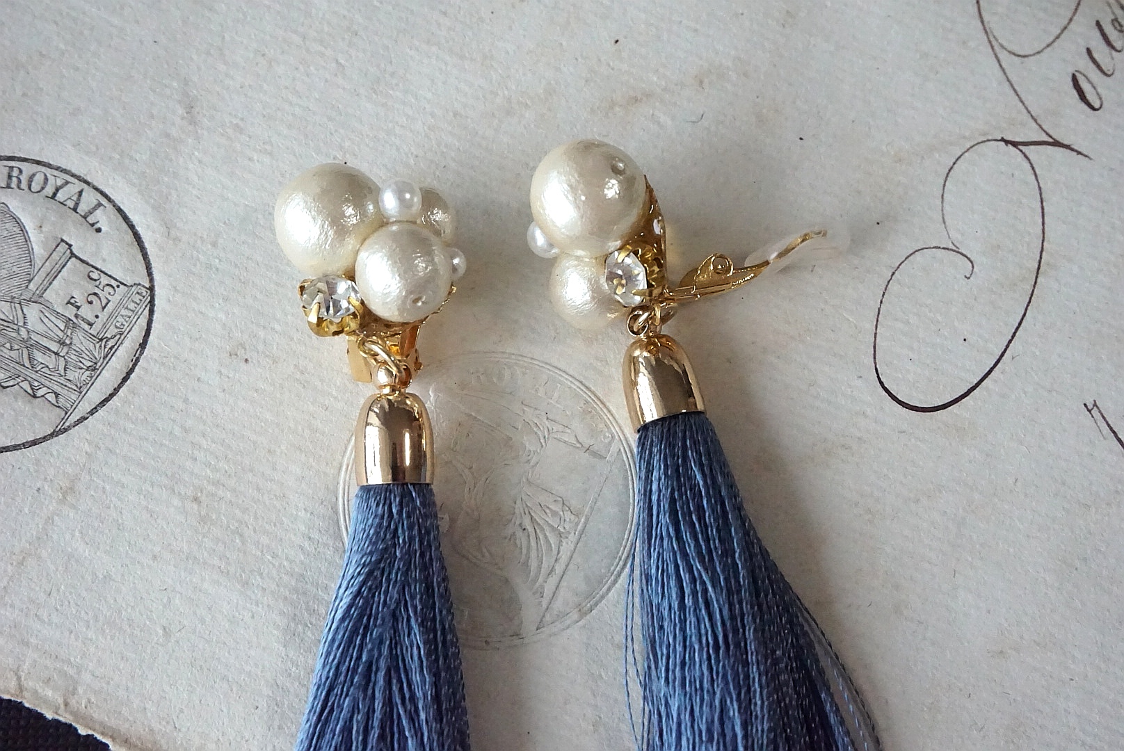 つぶつぶコットンパール×シルクタッセル(ブルー)イヤリングの画像3