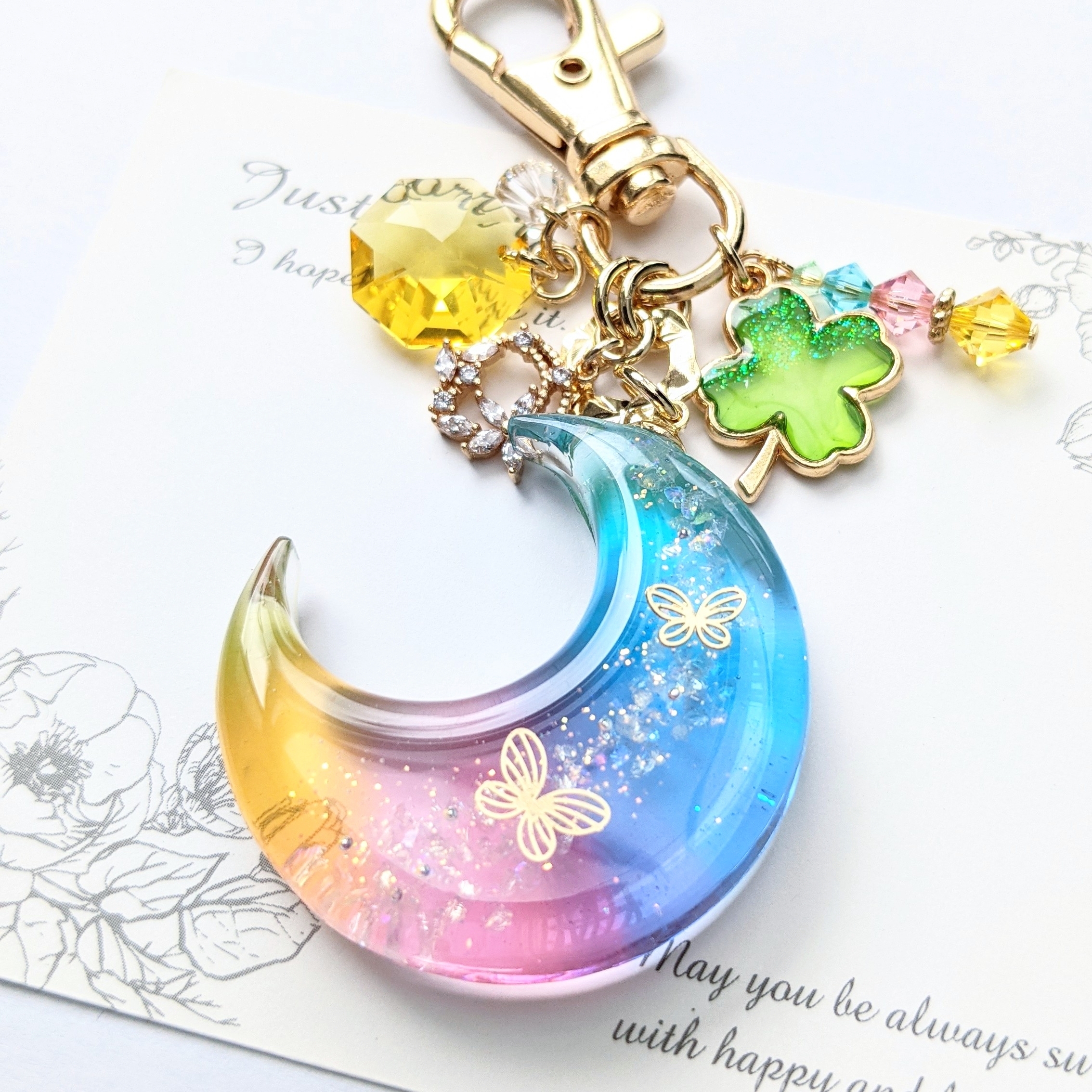 七色の三日月キーホルダー | FANTIST