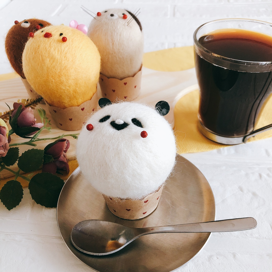 ひらりん。 羊毛フェルト 羊毛フェルト めんだこのめんこちゃん 2種類 オレンジ・水色 羊毛