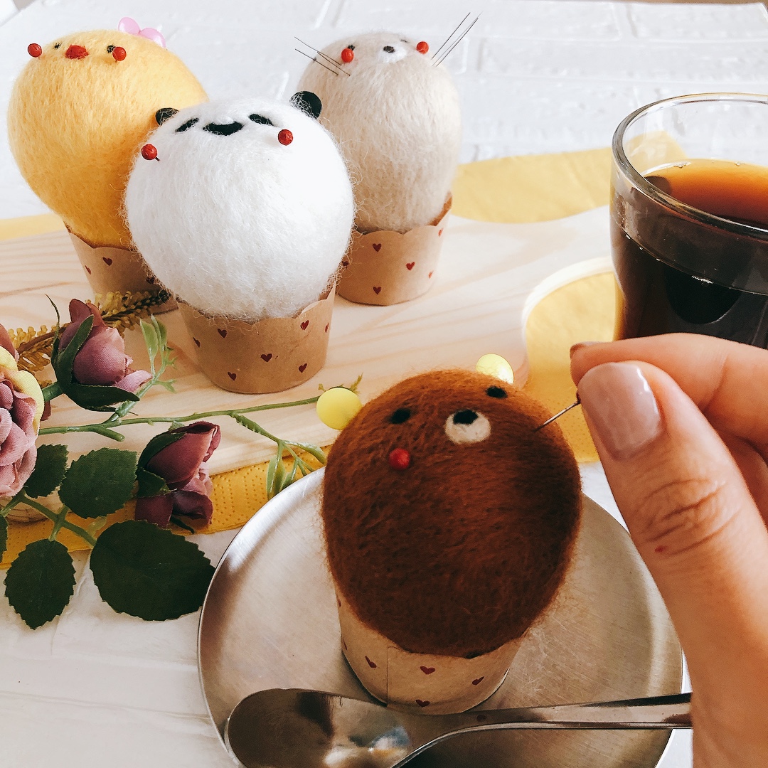 【羊毛フェルトで作る】くまさんマフィン　ピンクッション|初心者ok！|まち針付きの画像4