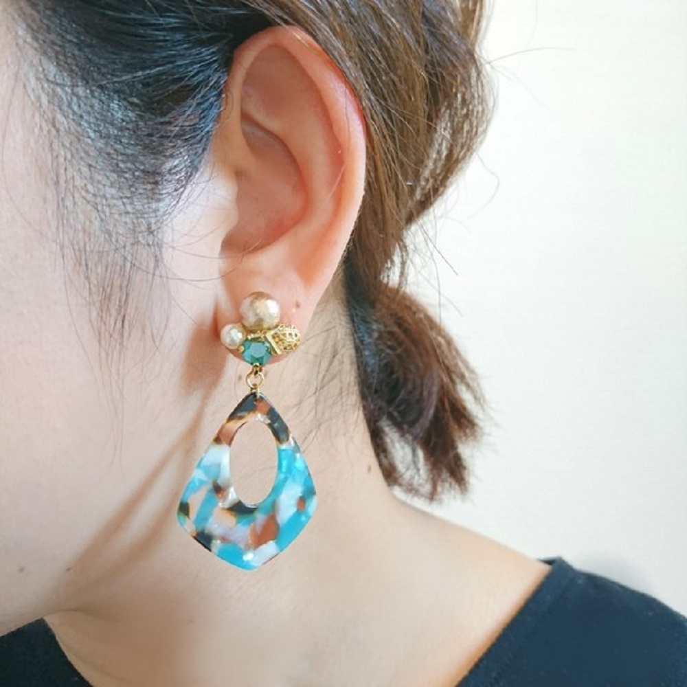 モスグリーンべっ甲&ビジューイヤリング／ピアスの画像6