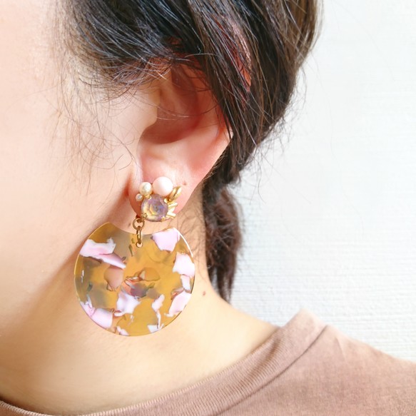 カーキ&ピンクべっ甲のビジューイヤリング／ピアスの画像5