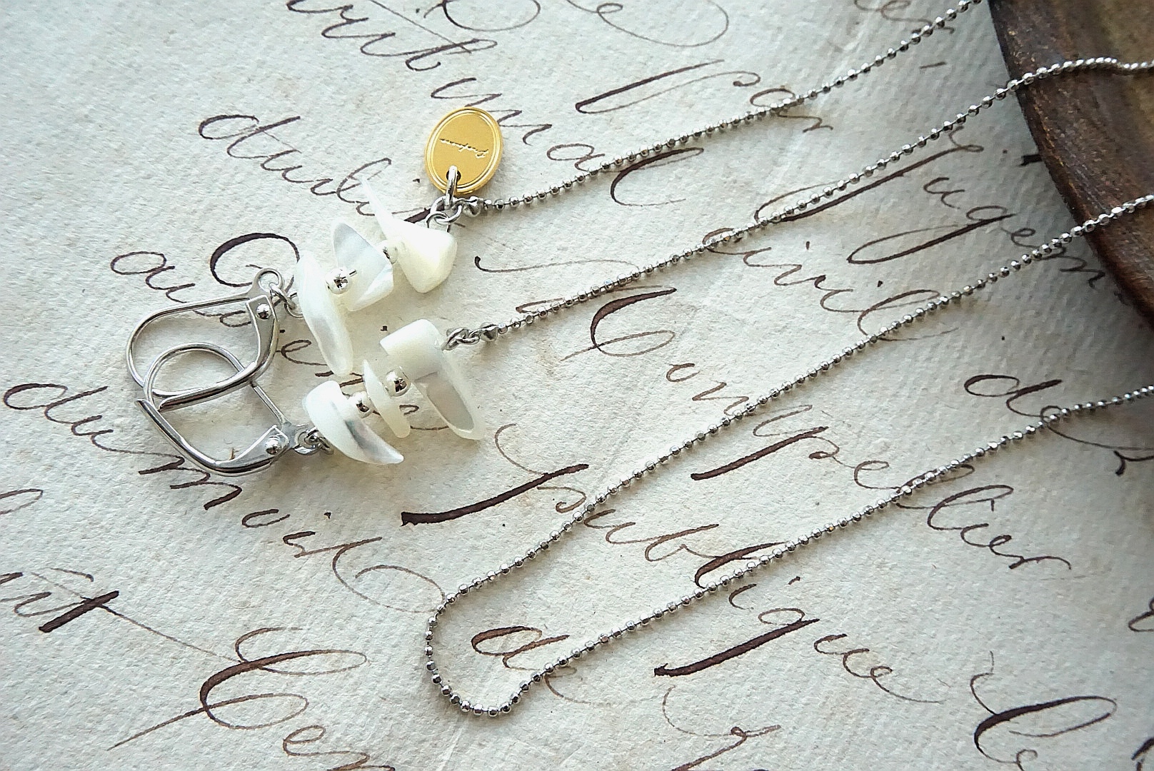 マザーオブパール マスクチェーン(シルバー×ホワイト)の画像2