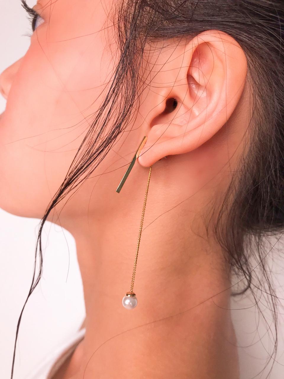 Gold bar with pearl piercingの画像3