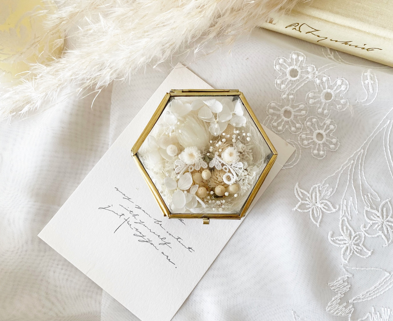 六角ガラスボックスのリングピローivory の画像2