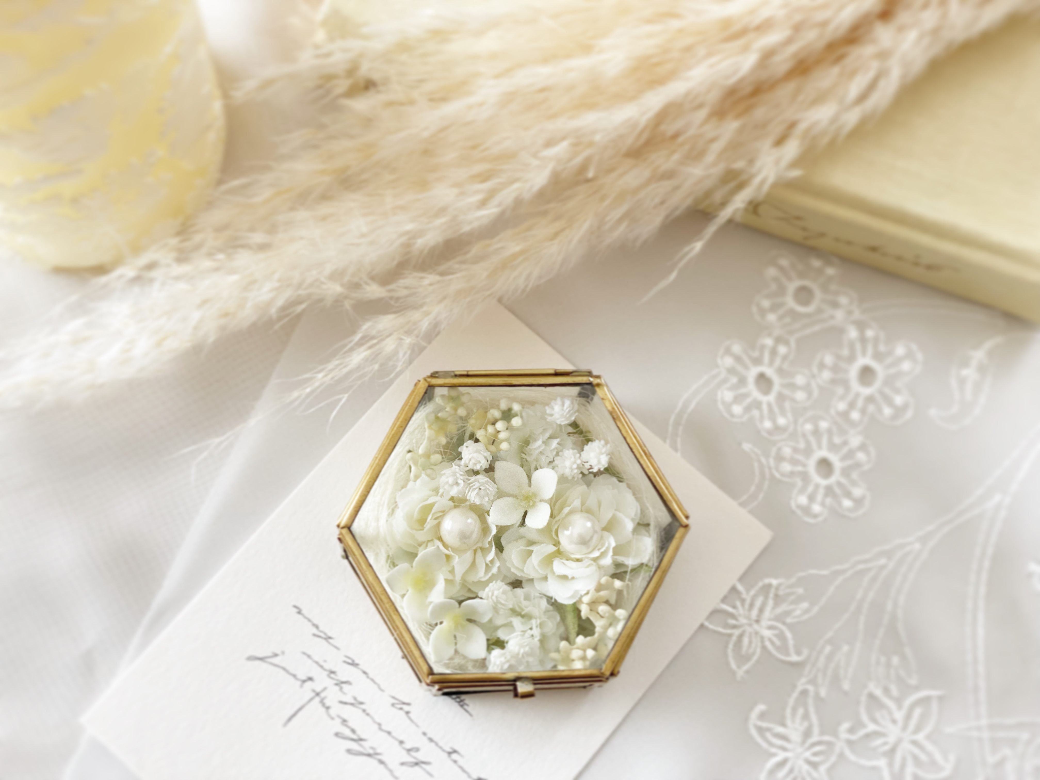 六角ガラスボックスのリングピローwhite の画像2