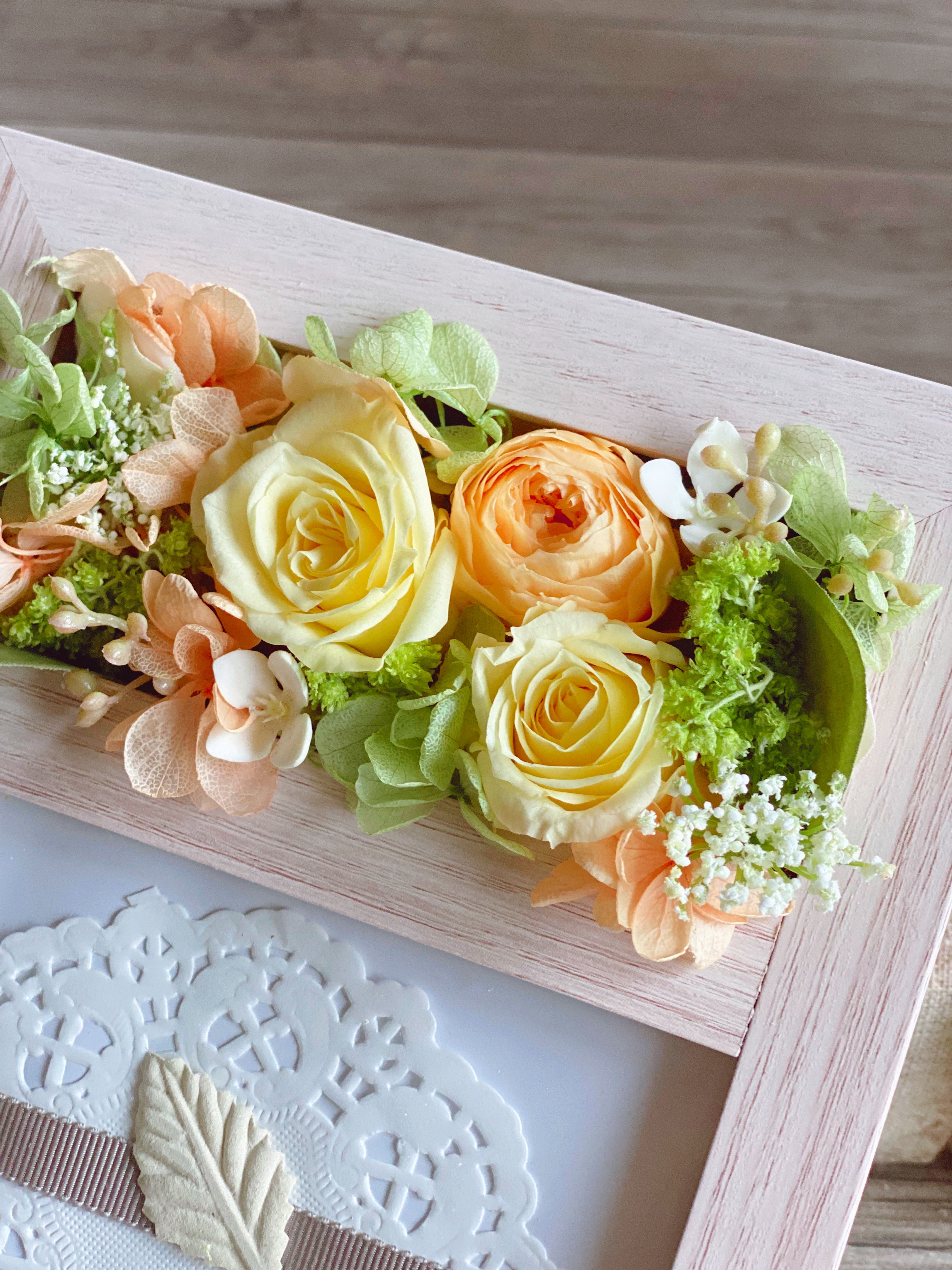 プリザーブドフラワーの写真立ての画像2