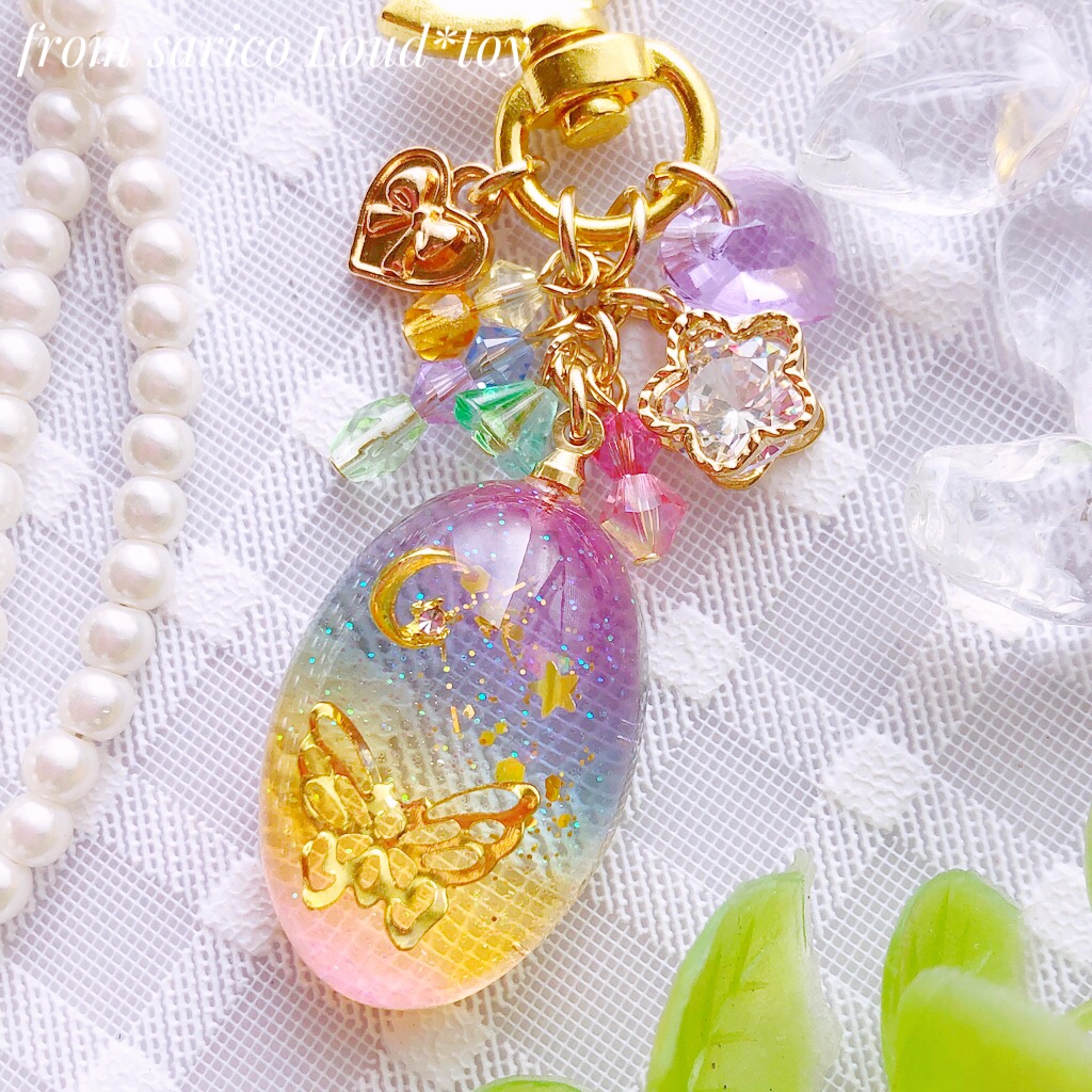 コロン月と蝶々の虹色チャームの画像2