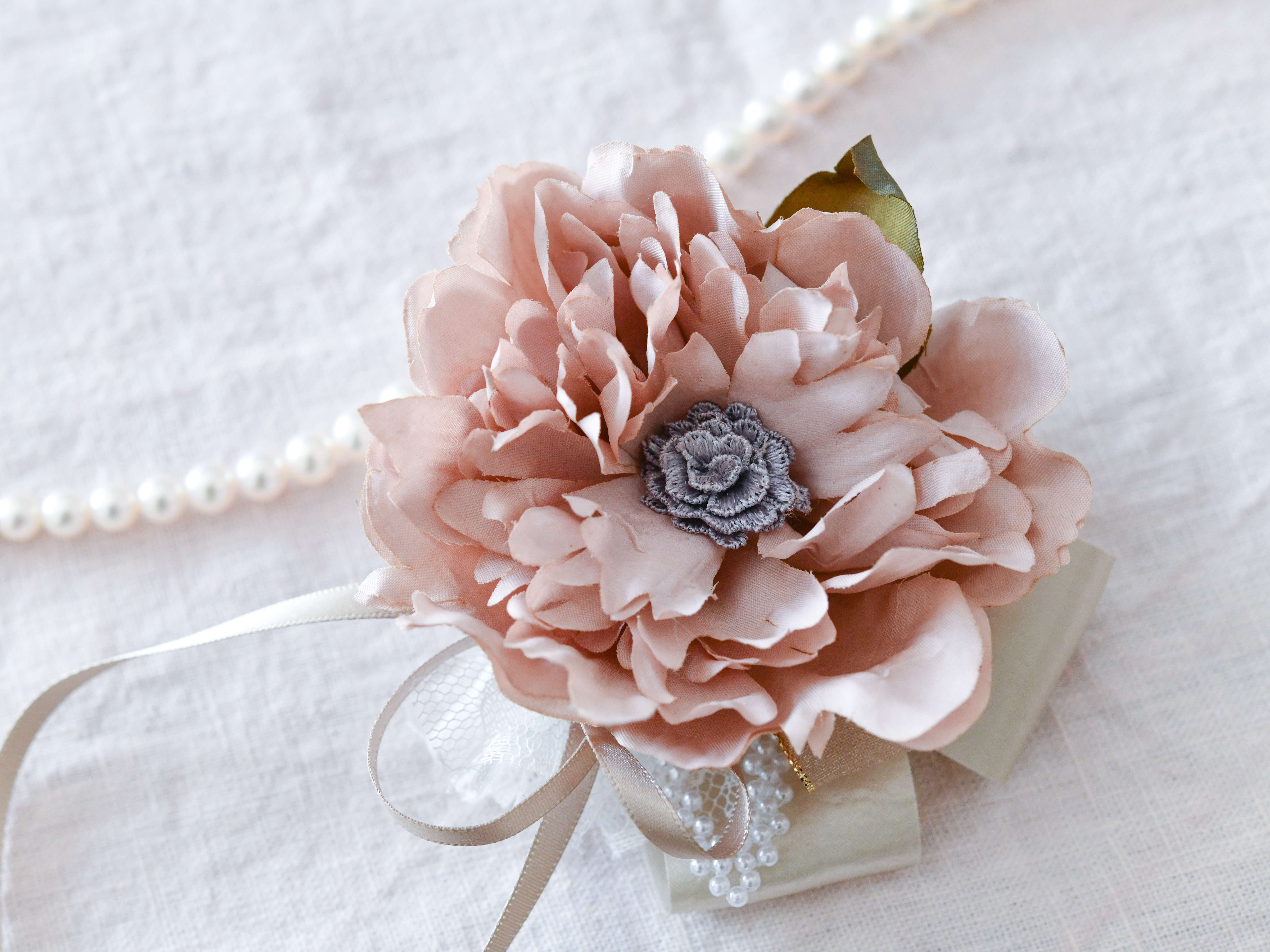 「簡単華やか！ジョーゼットピオニーのコサージュ」キット（ホワイト）の画像2