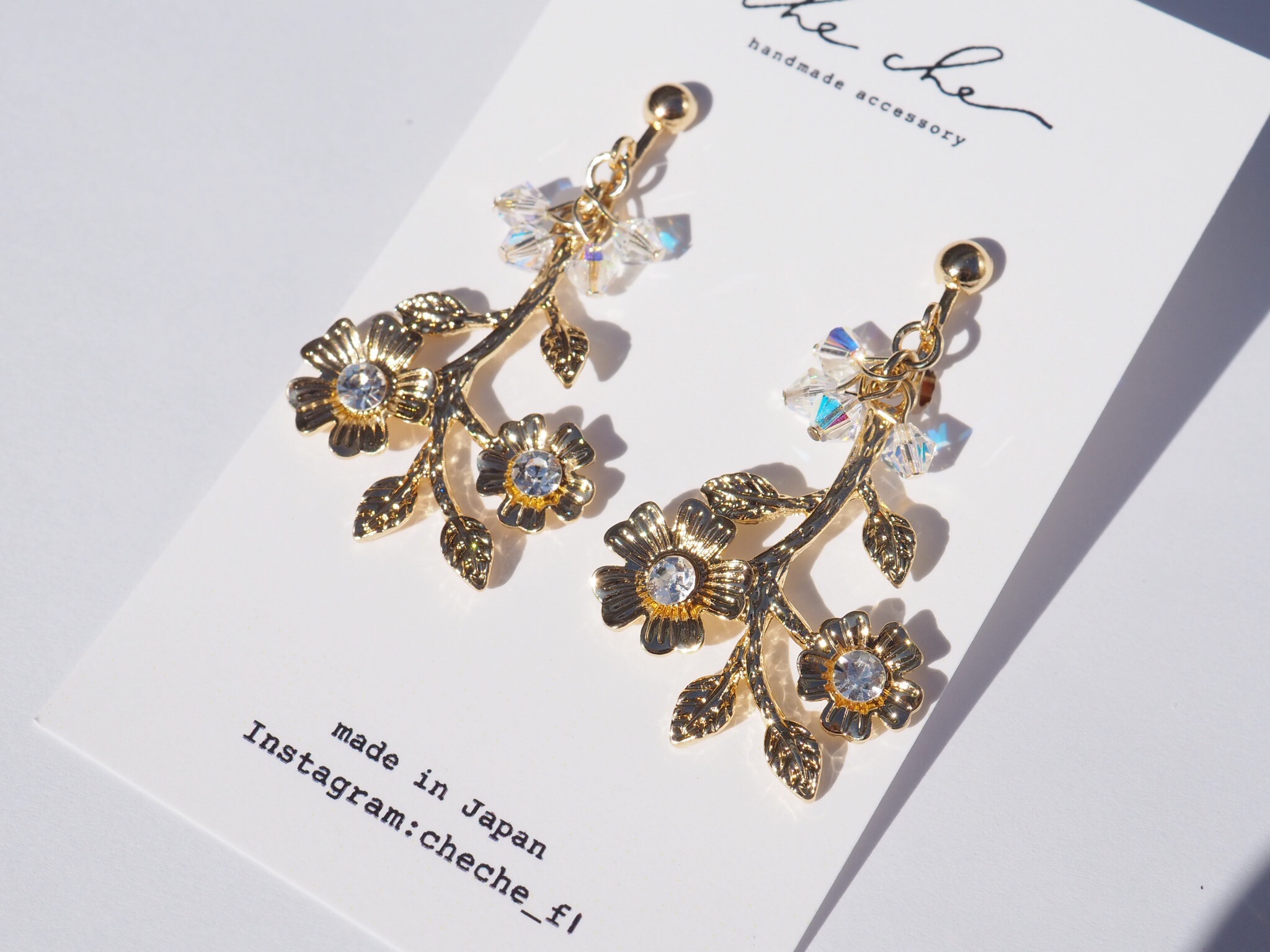 スワロフスキーフラワーイヤリングの画像3
