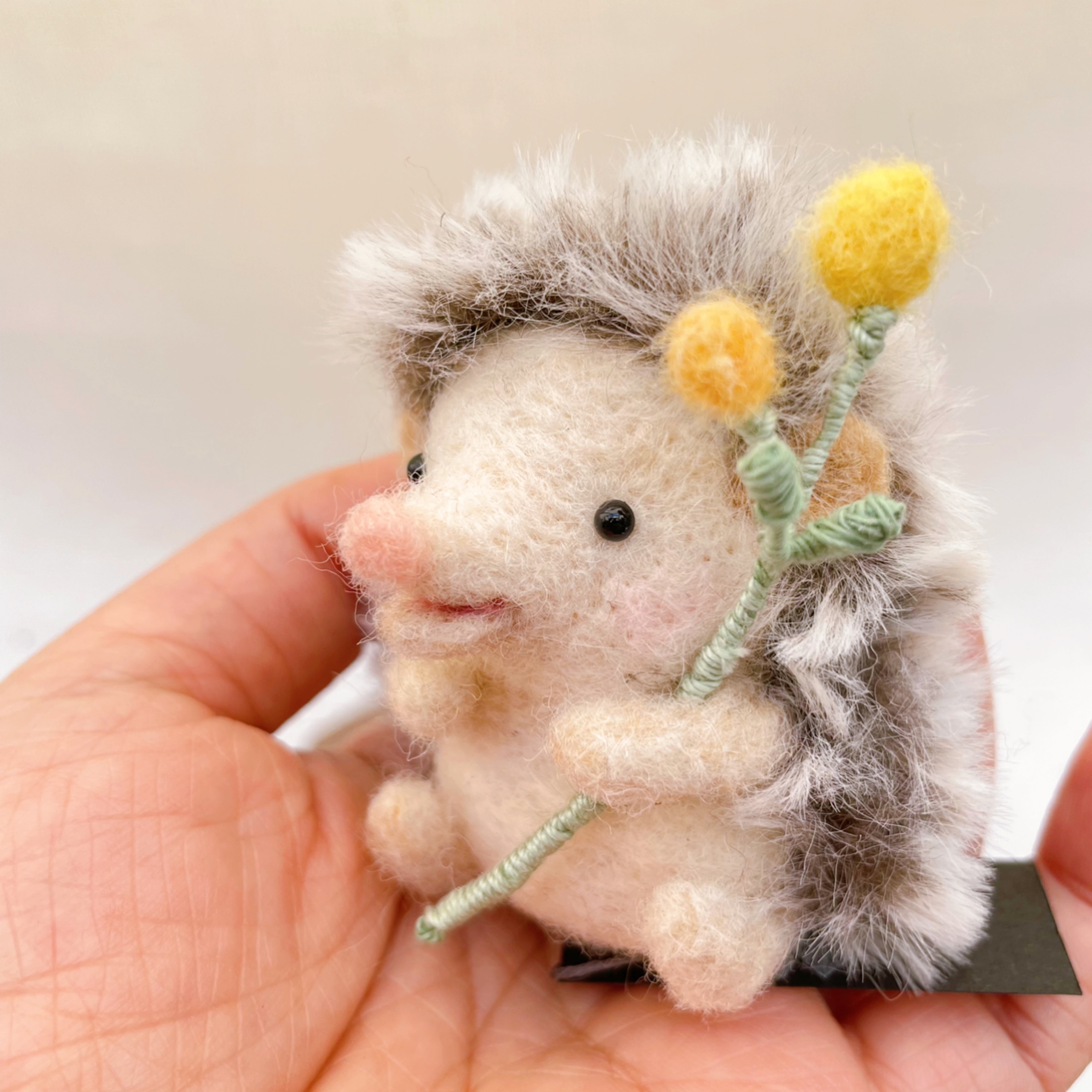 春のうきうきハリネズミの画像2