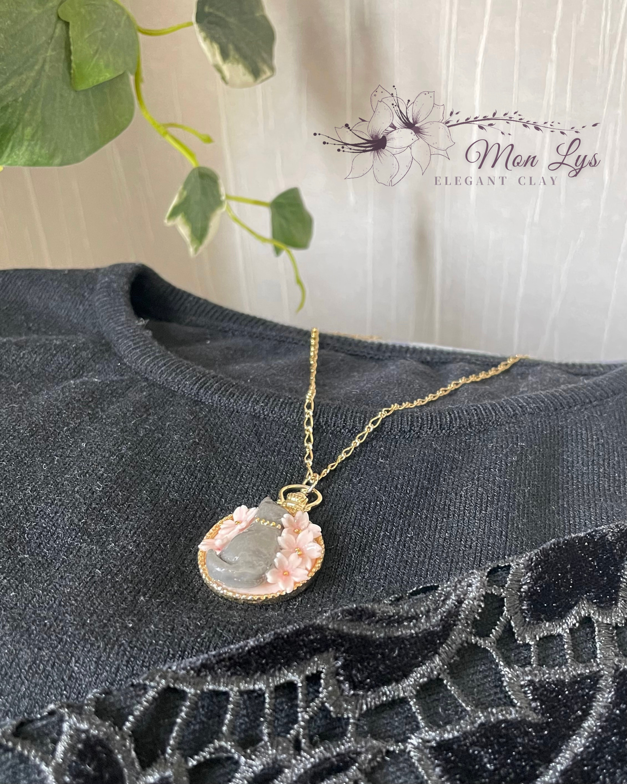 黒猫と桜のネックレス（ローズ・ドラジェ〜動物と桜〜シリーズ）の画像3