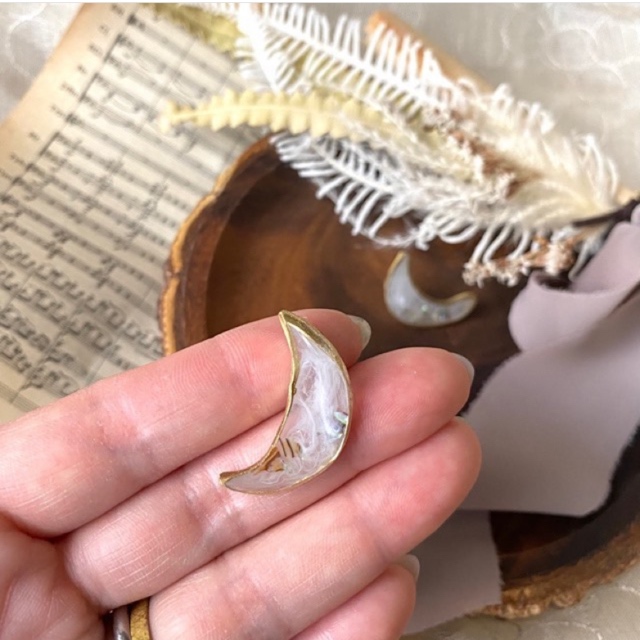 シンプル好きさんのための月イヤリング/ピアスの画像2