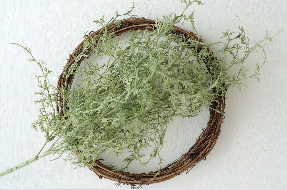 ツタのからまるクリーム色のリースキットの画像3