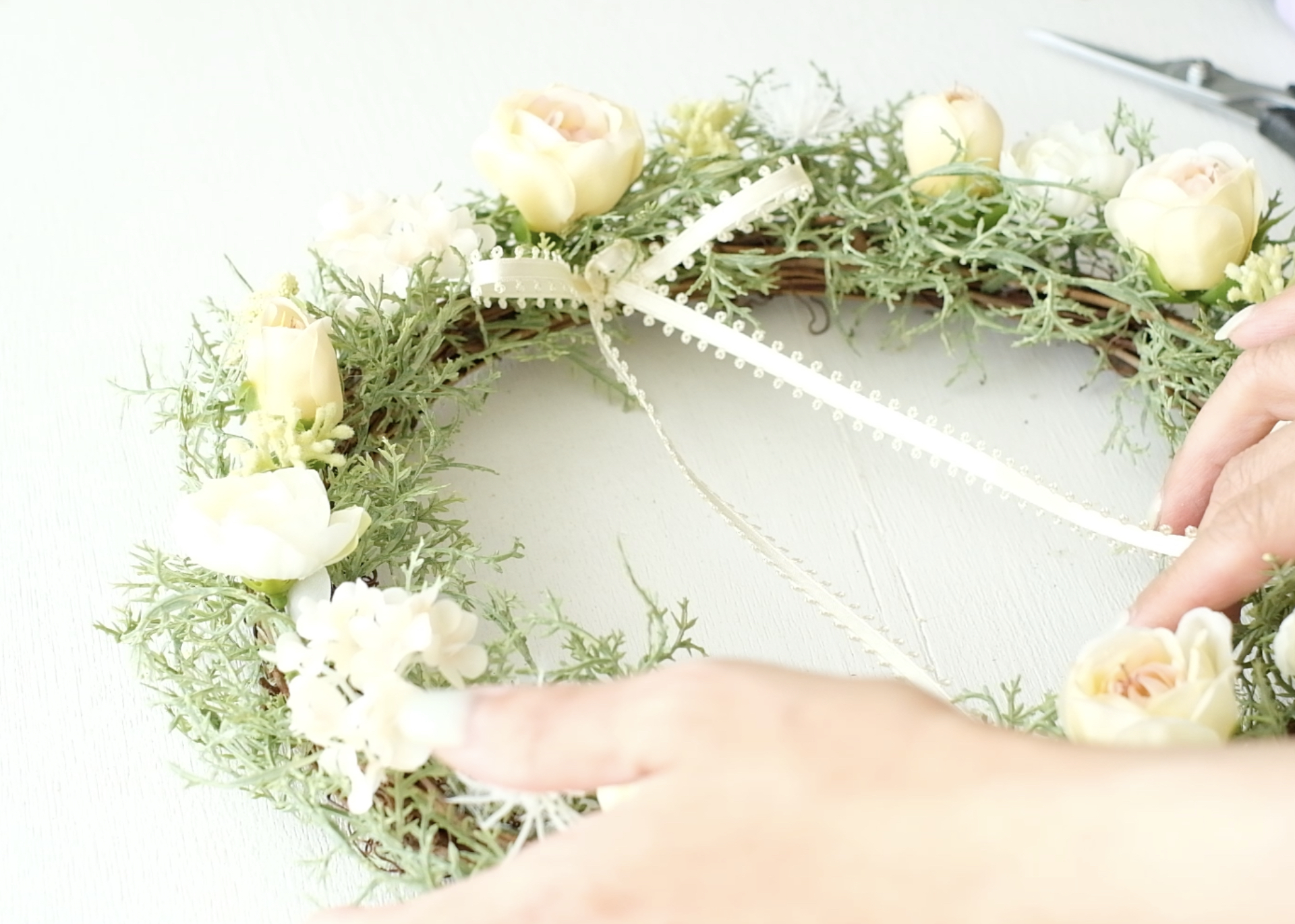 ツタのからまるクリーム色のリースキットの画像4