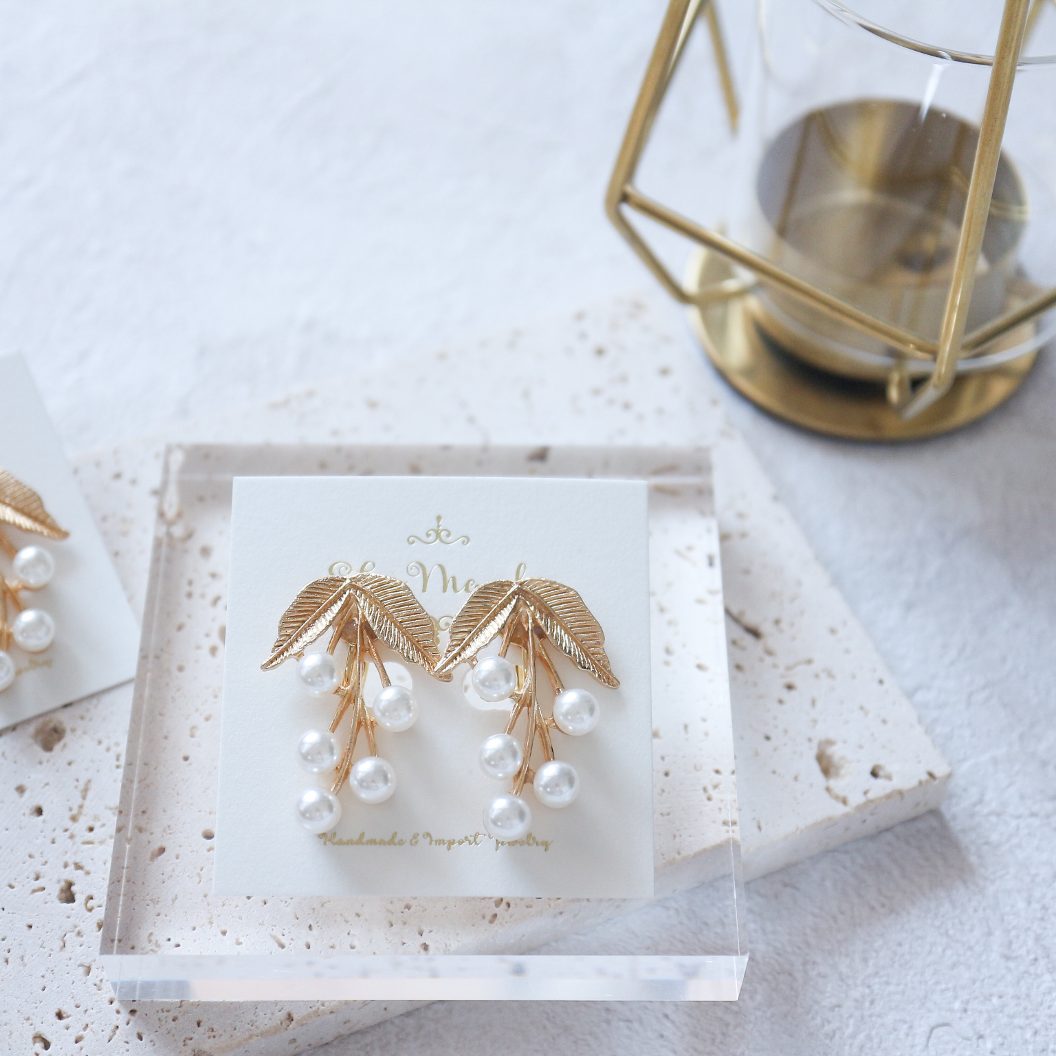 パールの実 フェミニンボタニカル ネジバネ式イヤリング（ピアス変更可）の画像5