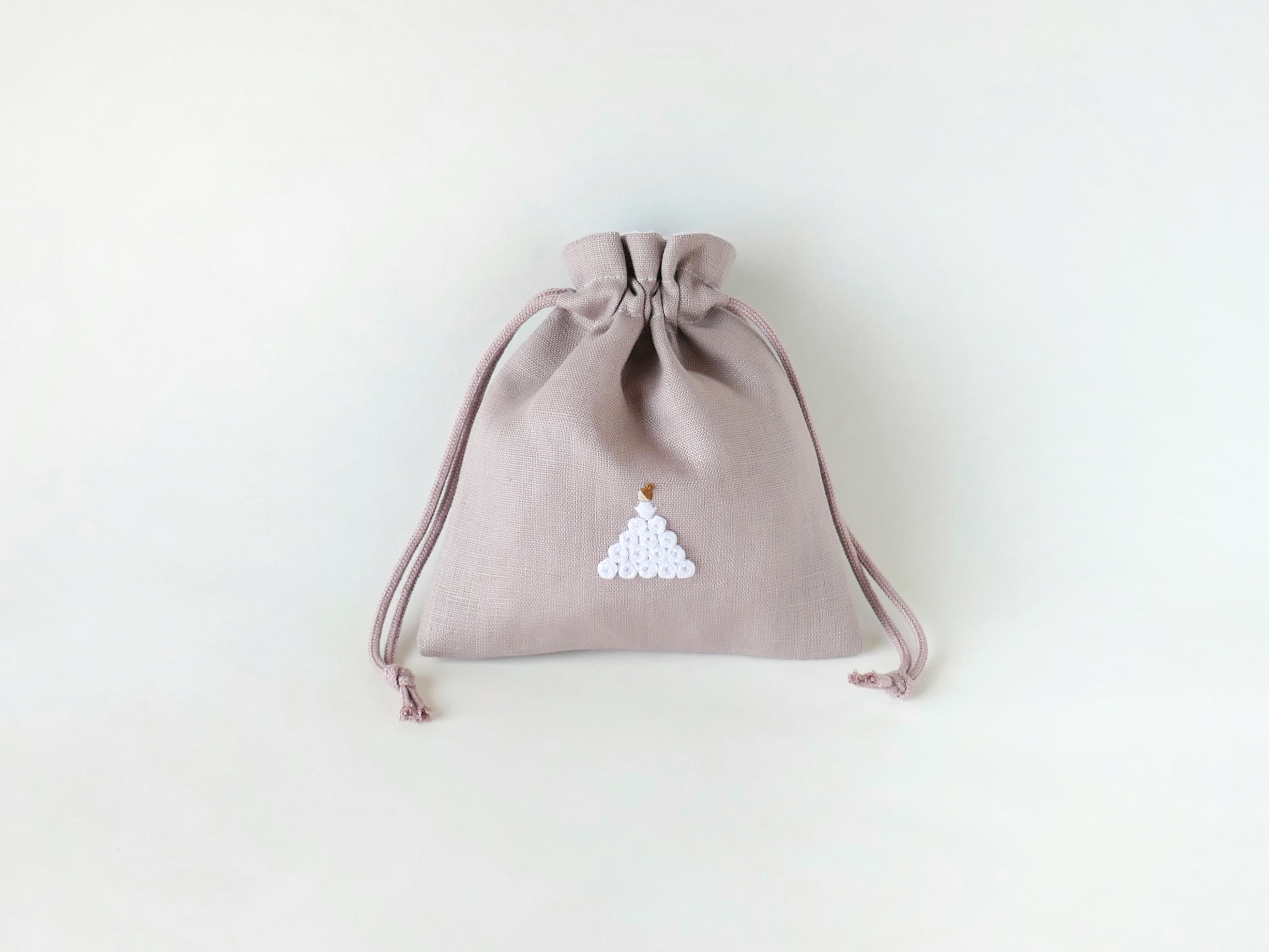 制作キット「ドレスの女の子」リネンの手刺繍巾着ポーチの画像2