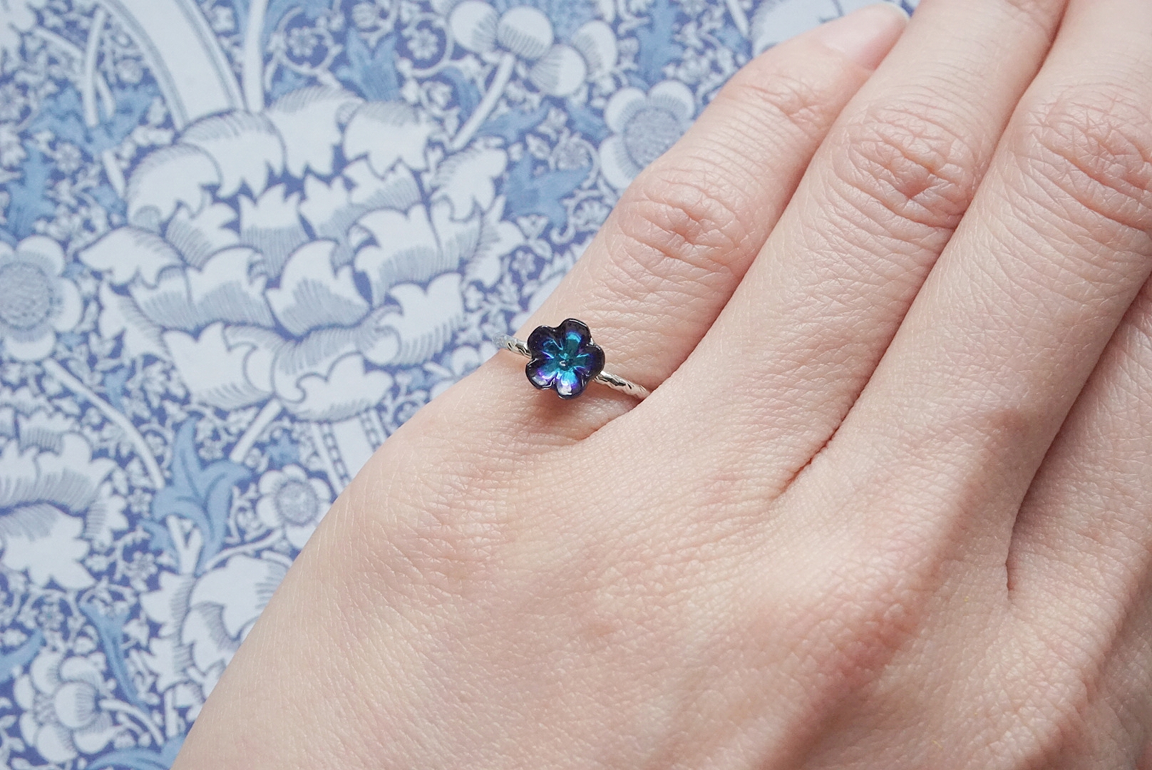 プチフラワー(バミューダブルー×シルバー)リングの画像2