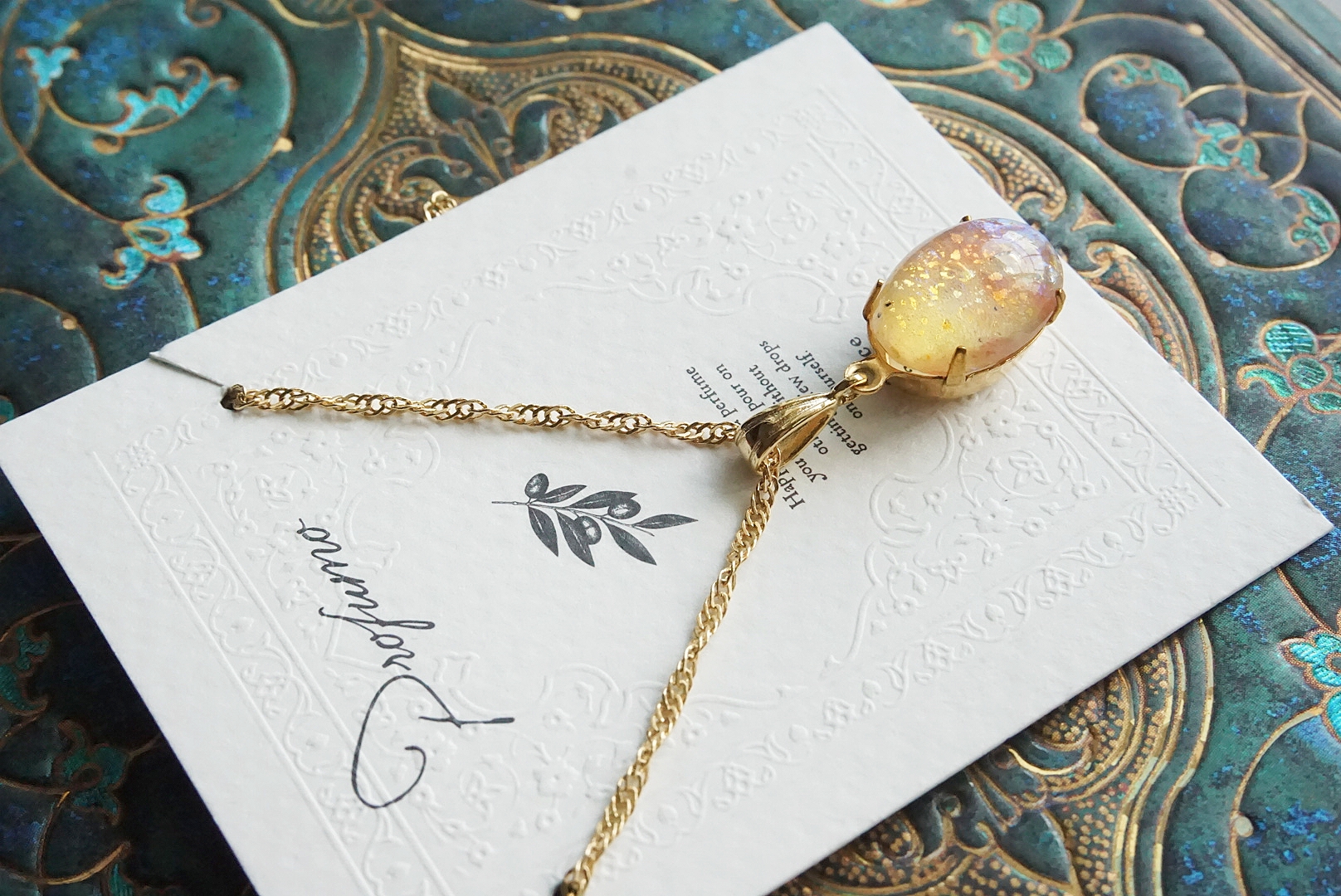 フレーク(イエローオパール)ネックレスの画像2