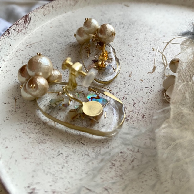 シェル×クリアレジンジオードの鈴なりコットンパール ピアス/イヤリングの画像4