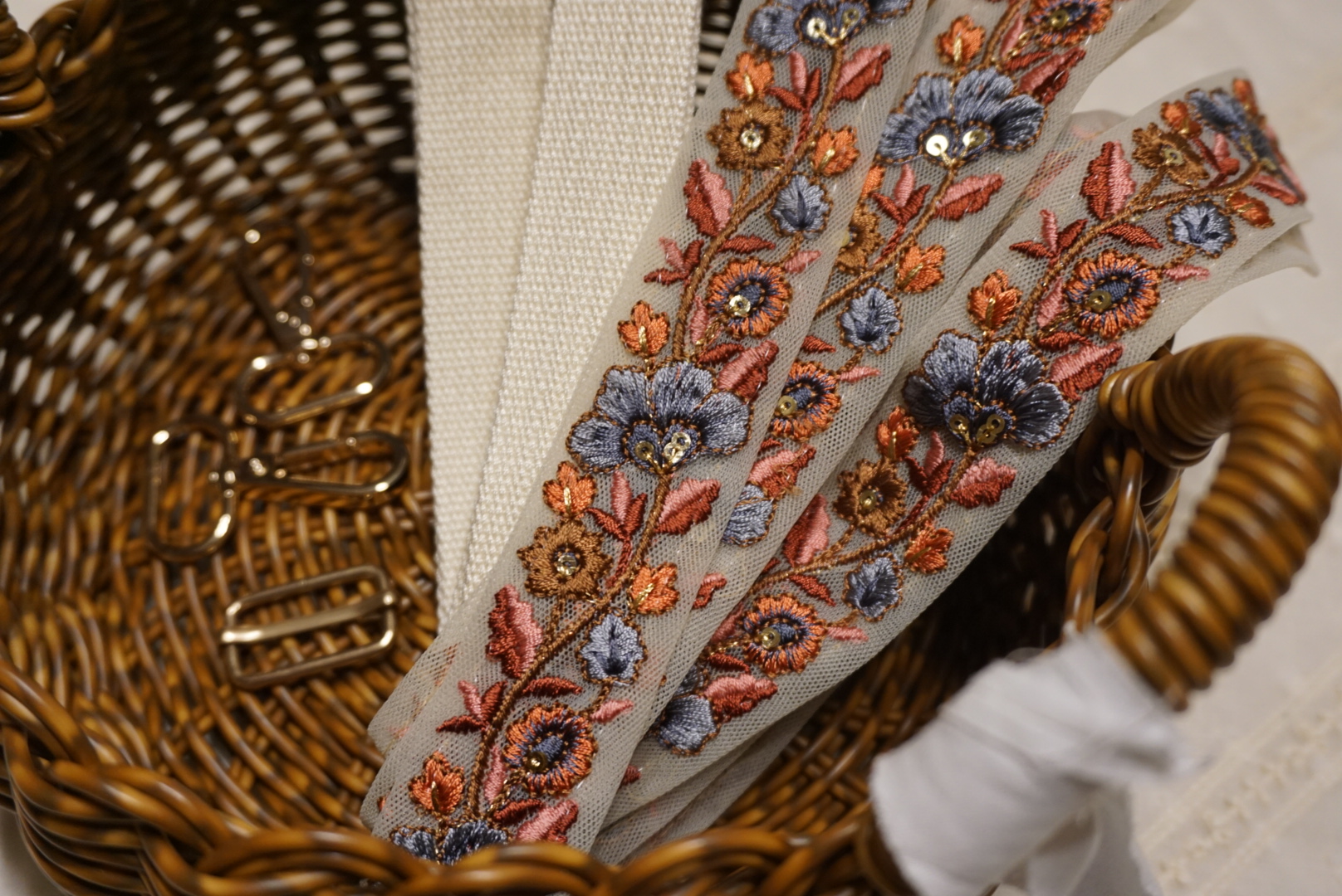 インド刺繍リボンのスマホショルダーのキットの画像2