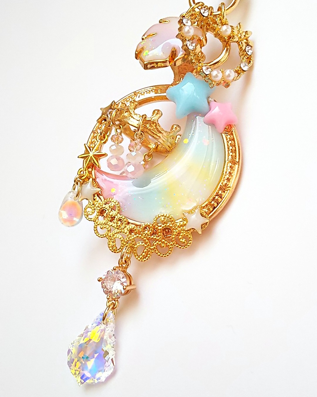 ユニコーンカラーの三日月シャンデリアキーホルダーの画像3