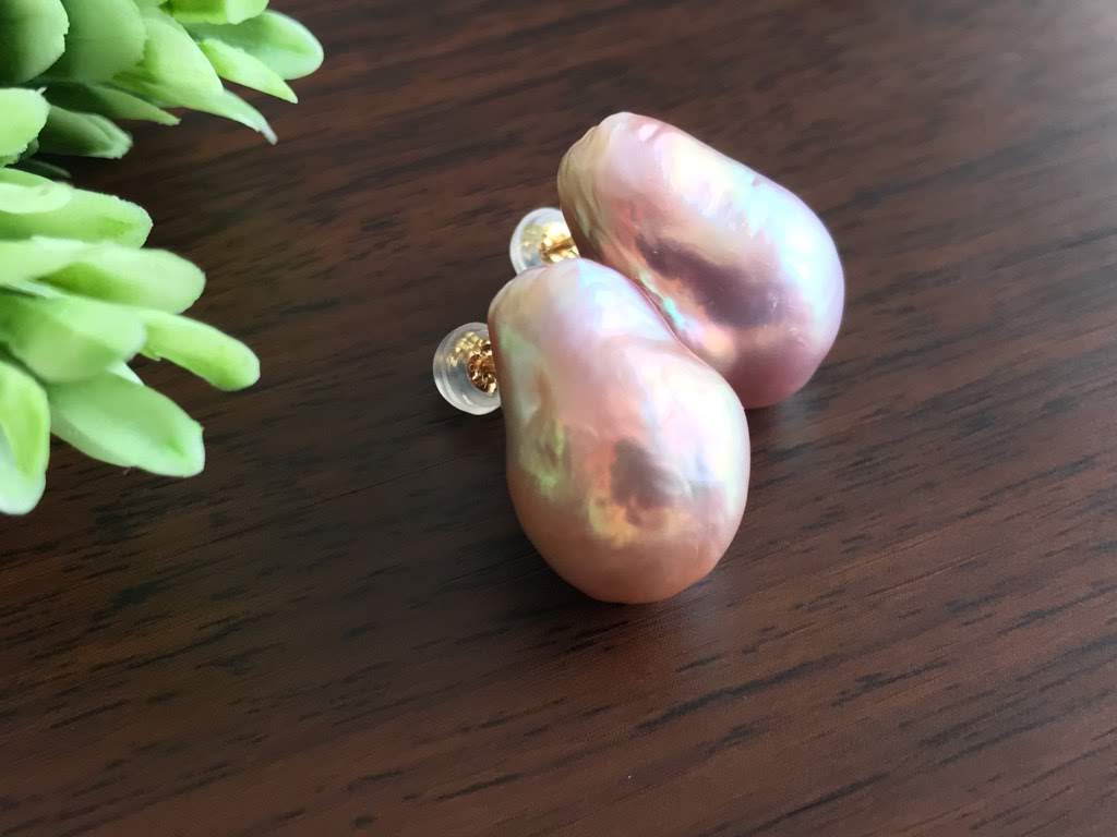 K18 エジソンパール しずくバロック スタッドピアス Pink Blueの画像2