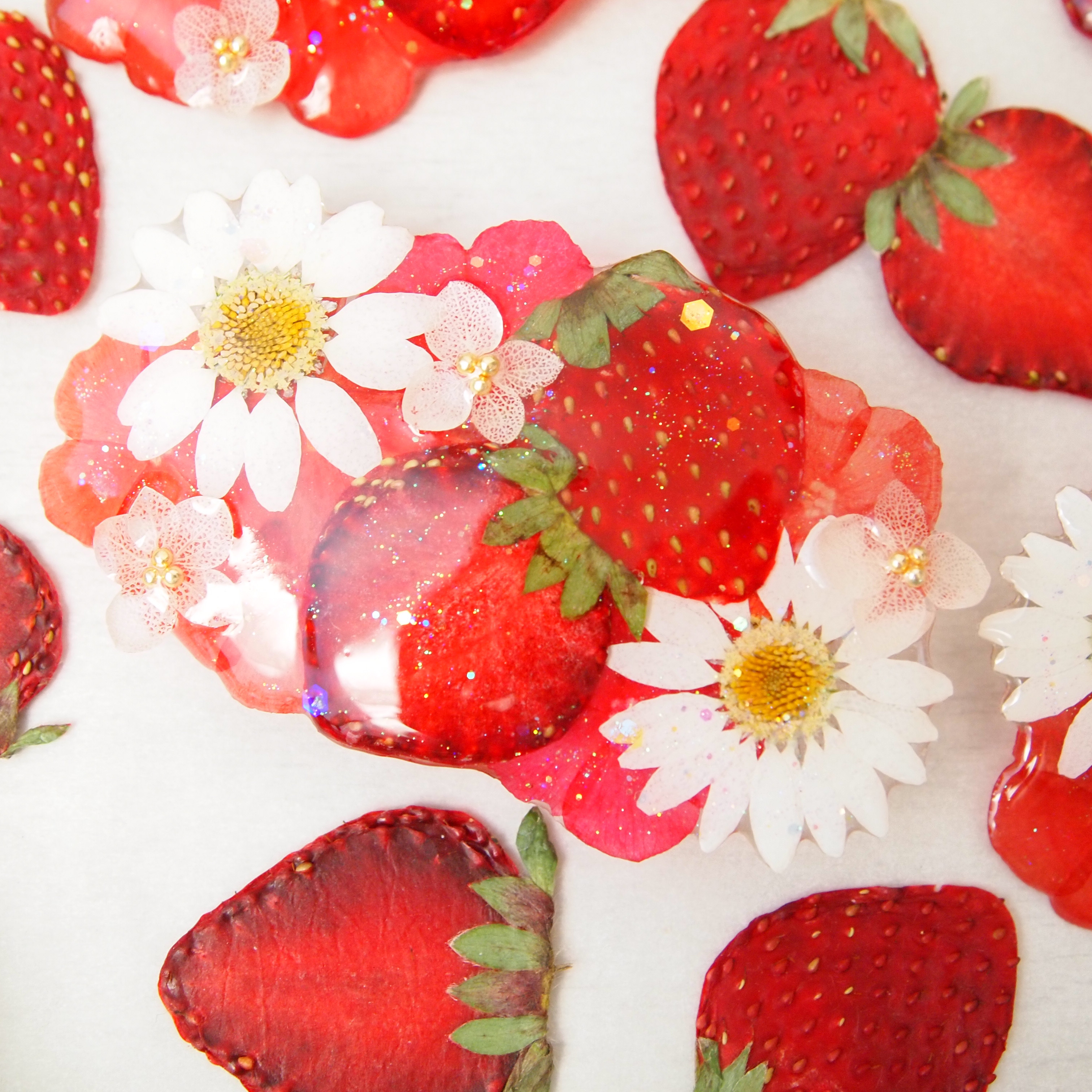 赤×いちご🍓ヘアクリップの画像2