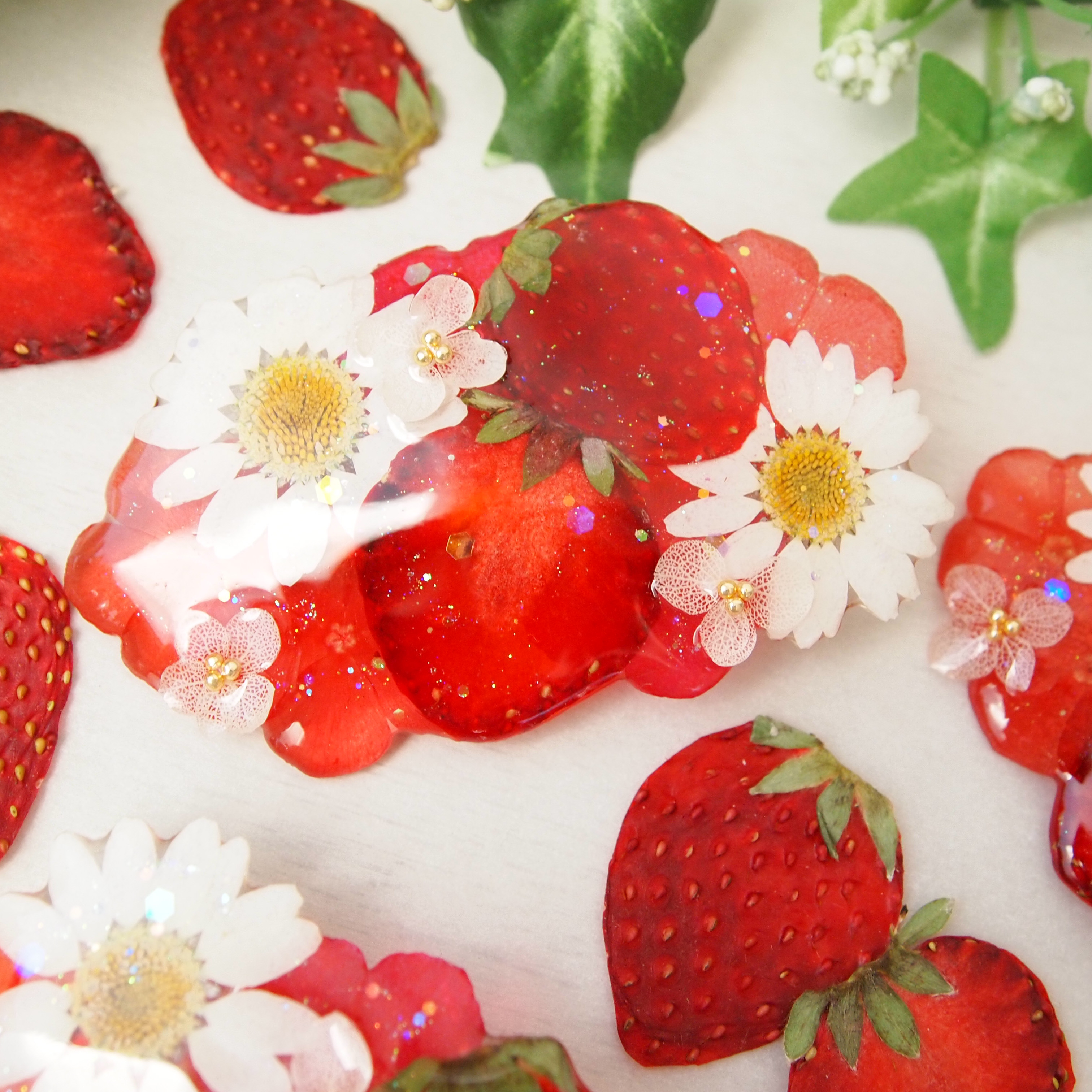 赤×いちご🍓ヘアクリップの画像3