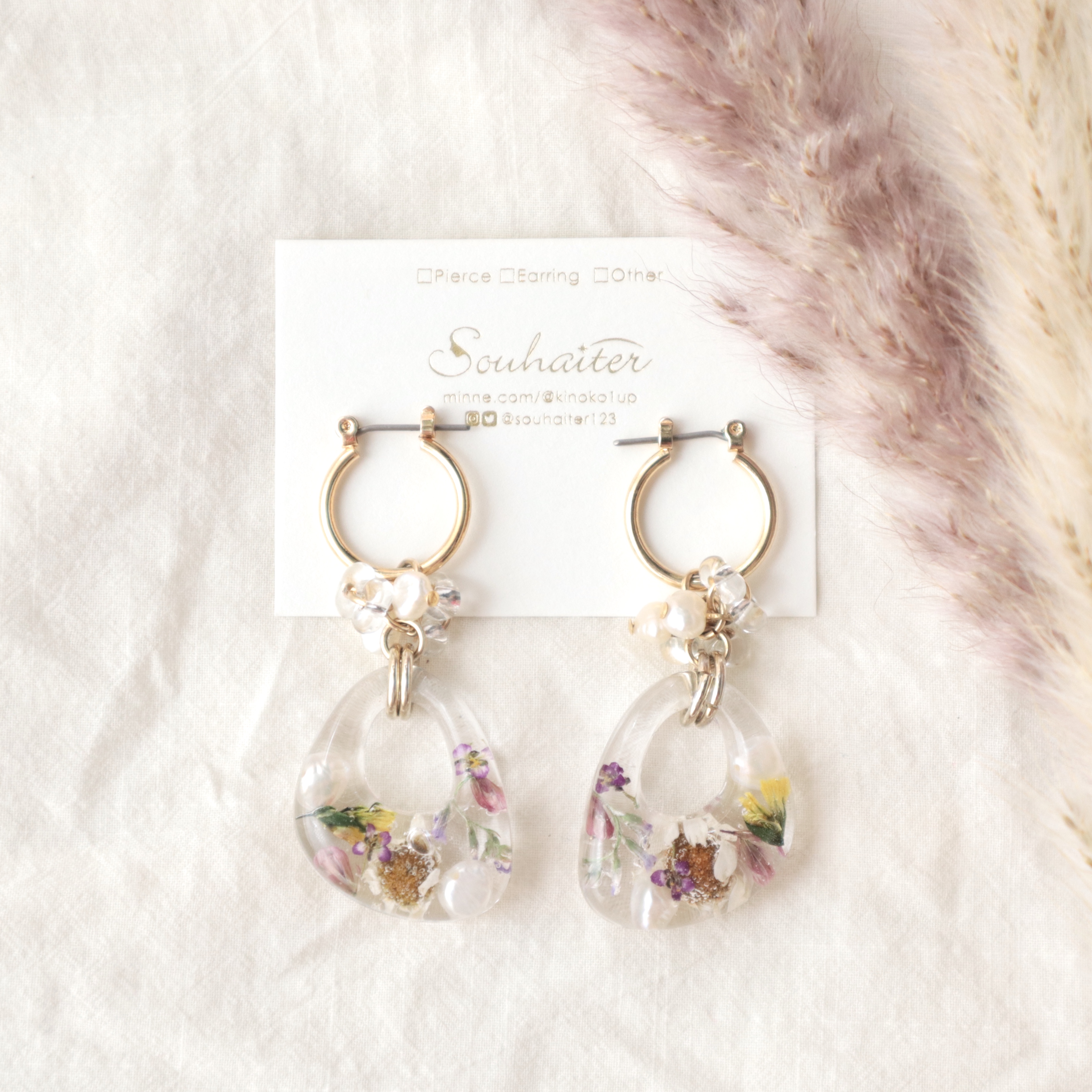 しゃらしゃらチャームとボタニカルフープのピアス/イヤリングの画像2