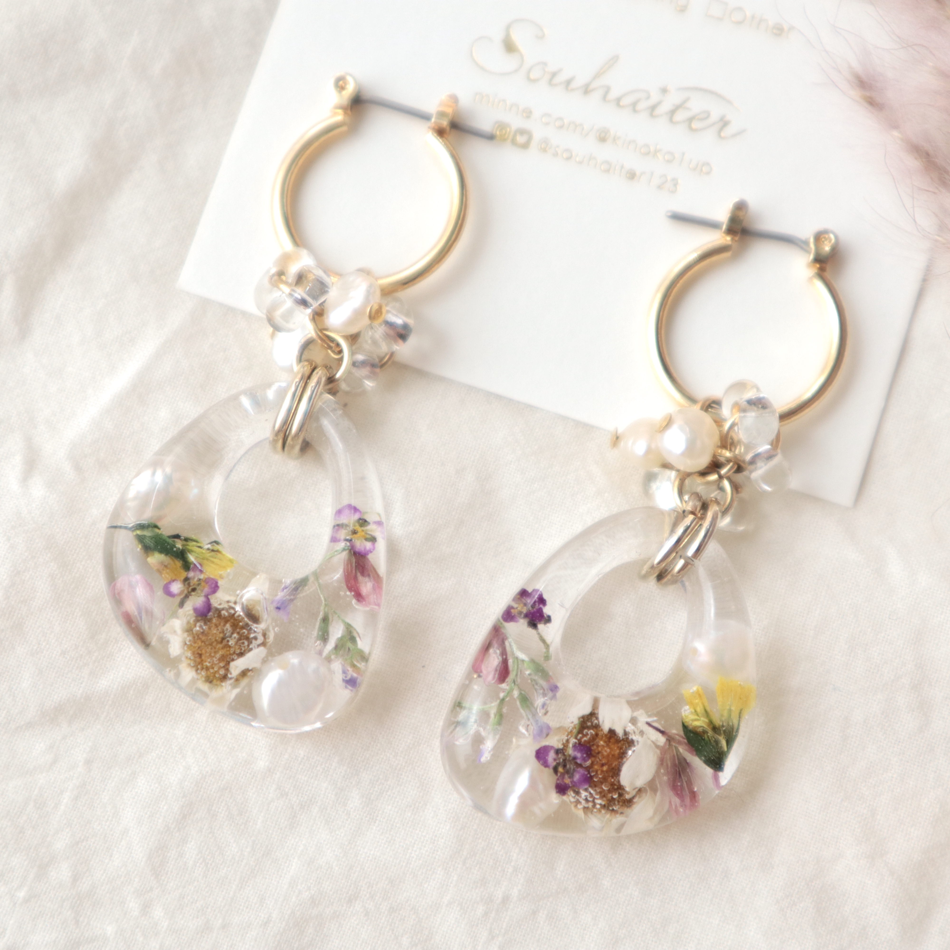 しゃらしゃらチャームとボタニカルフープのピアス/イヤリングの画像4