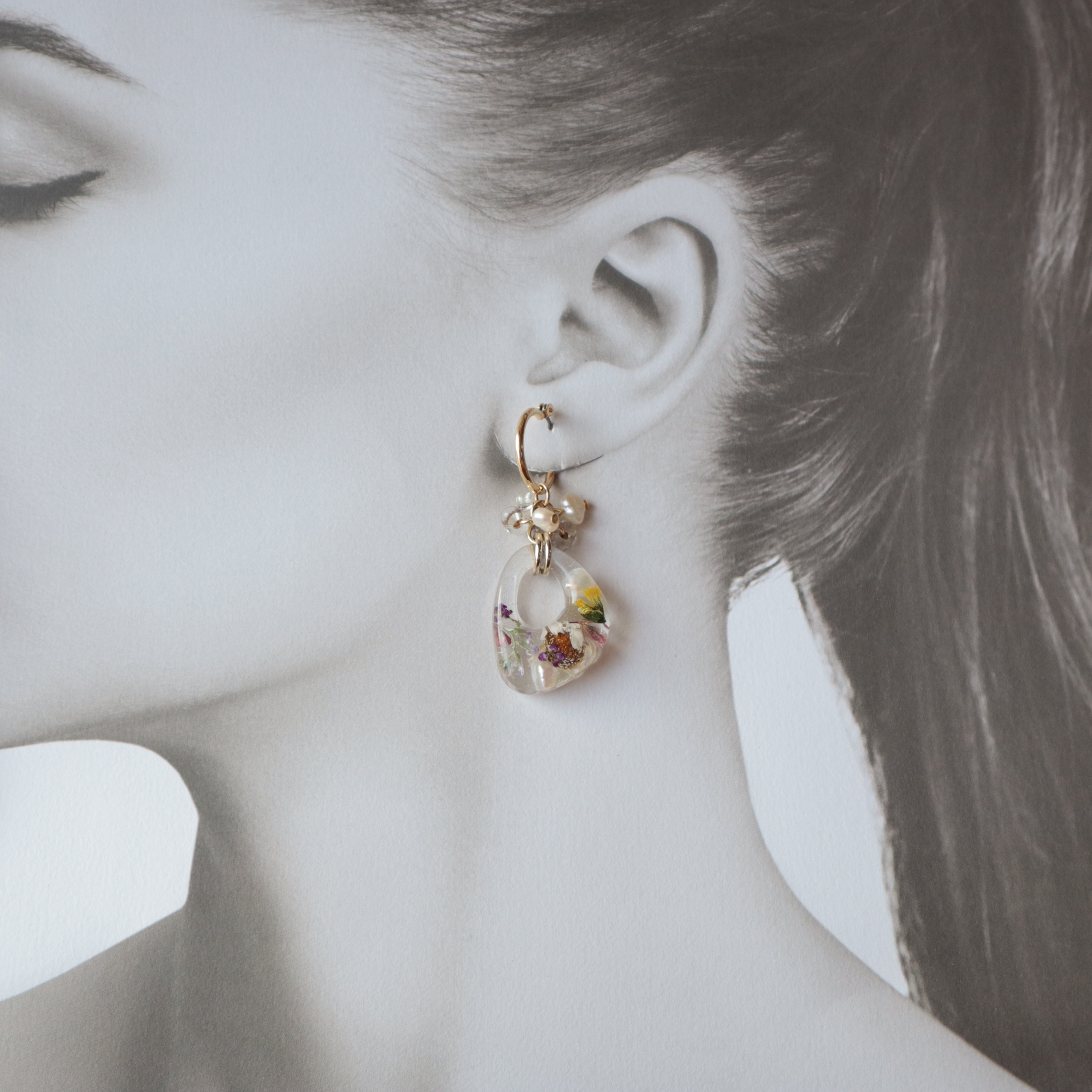 しゃらしゃらチャームとボタニカルフープのピアス/イヤリングの画像5