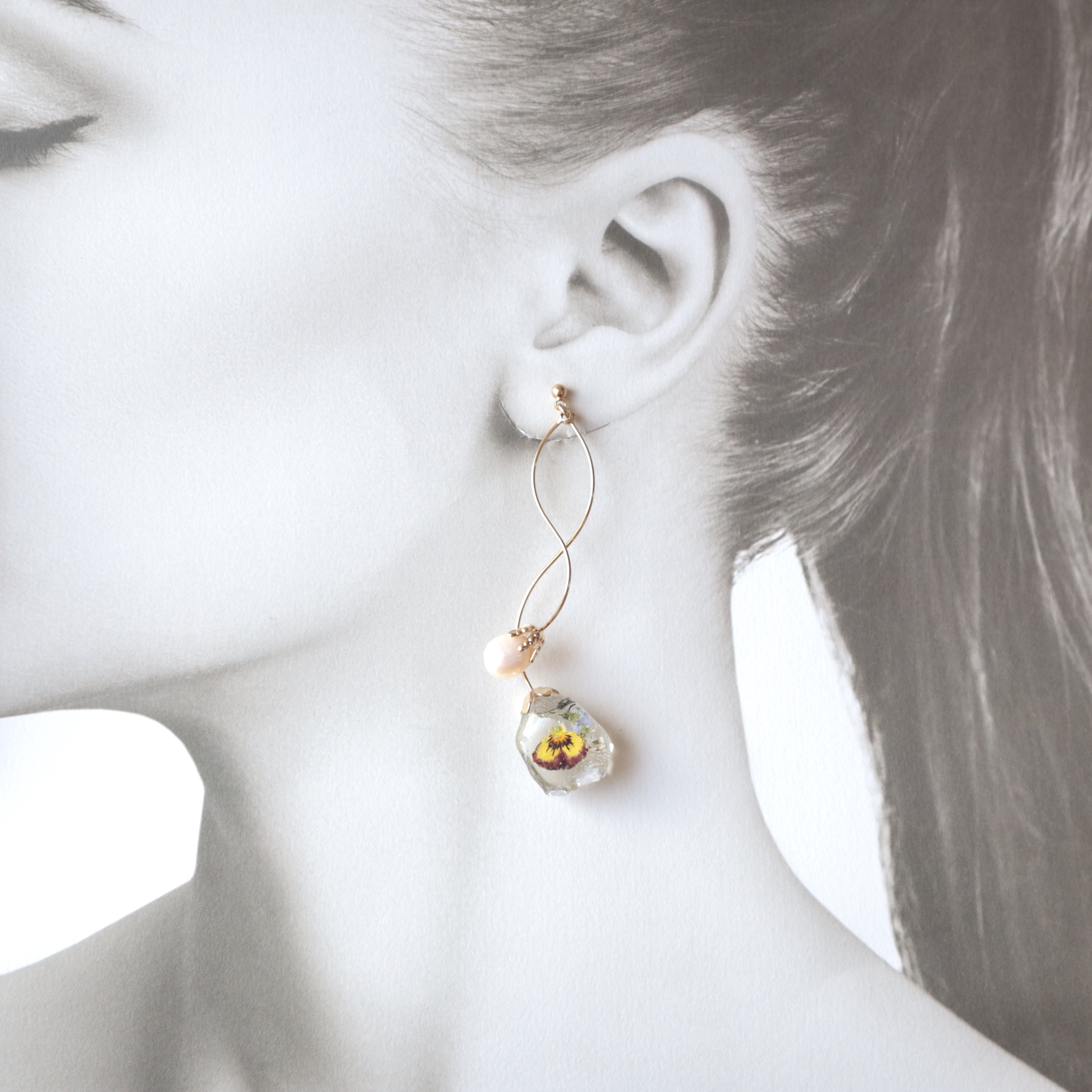 淡水パールとボタニカルクリスタルのウェーブピアス/イヤリングの画像6