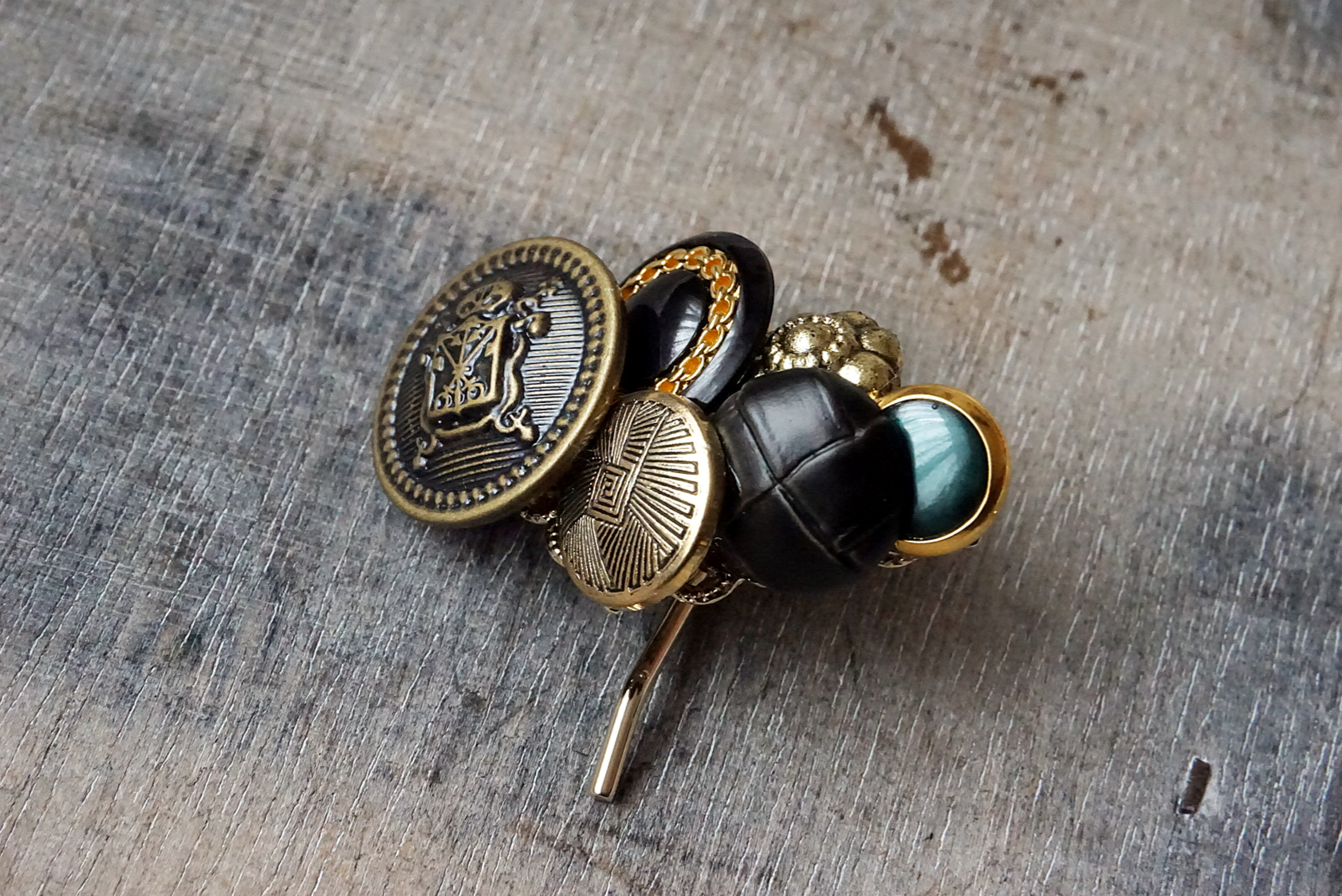 アンティークボタンのポニーフックの画像2