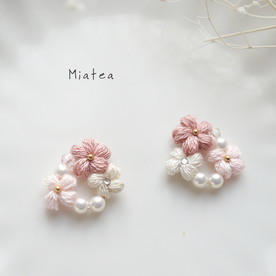 花とビーズのシンプルリース／ピアス・イヤリングの画像2