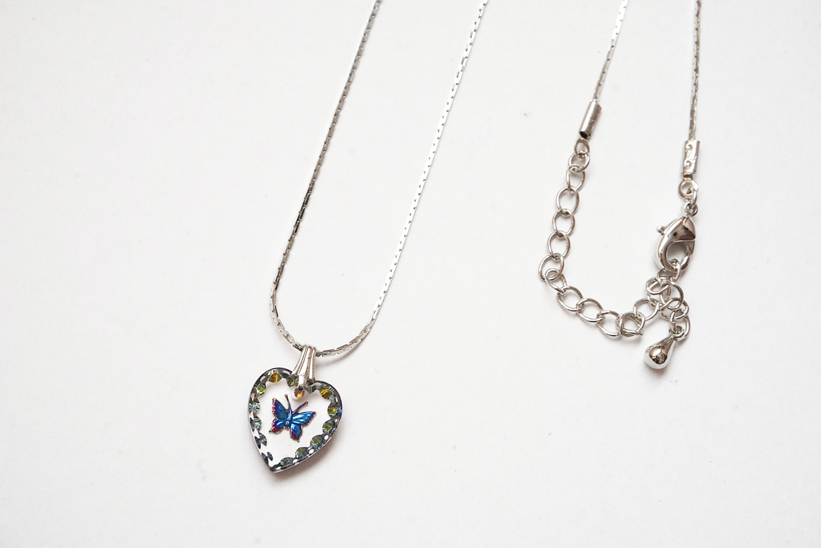 ドイツ製ガラスネックレス(ハート)蝶々の画像2