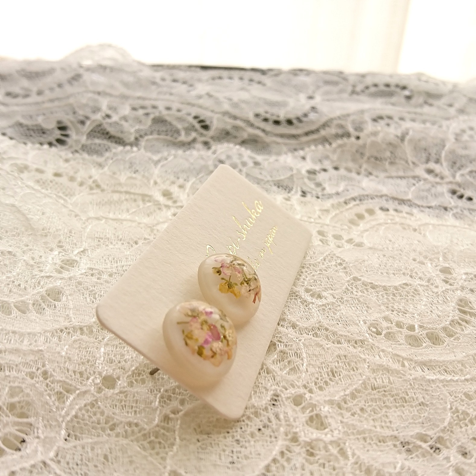 スイートアリッサムのミニピアスの画像2