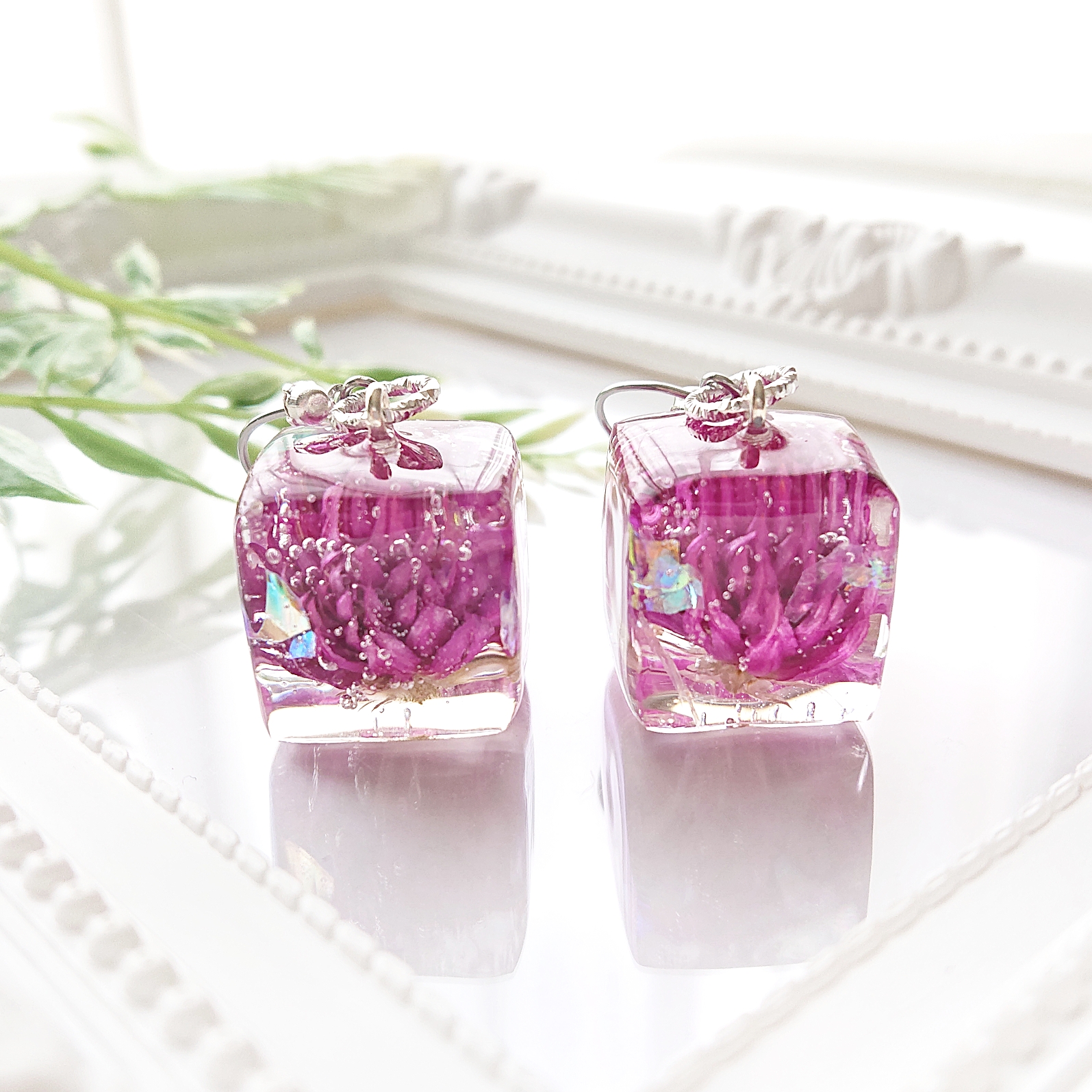 フリージングフラワー。.*・°キューブ型レジンピアス・イヤリングの画像2