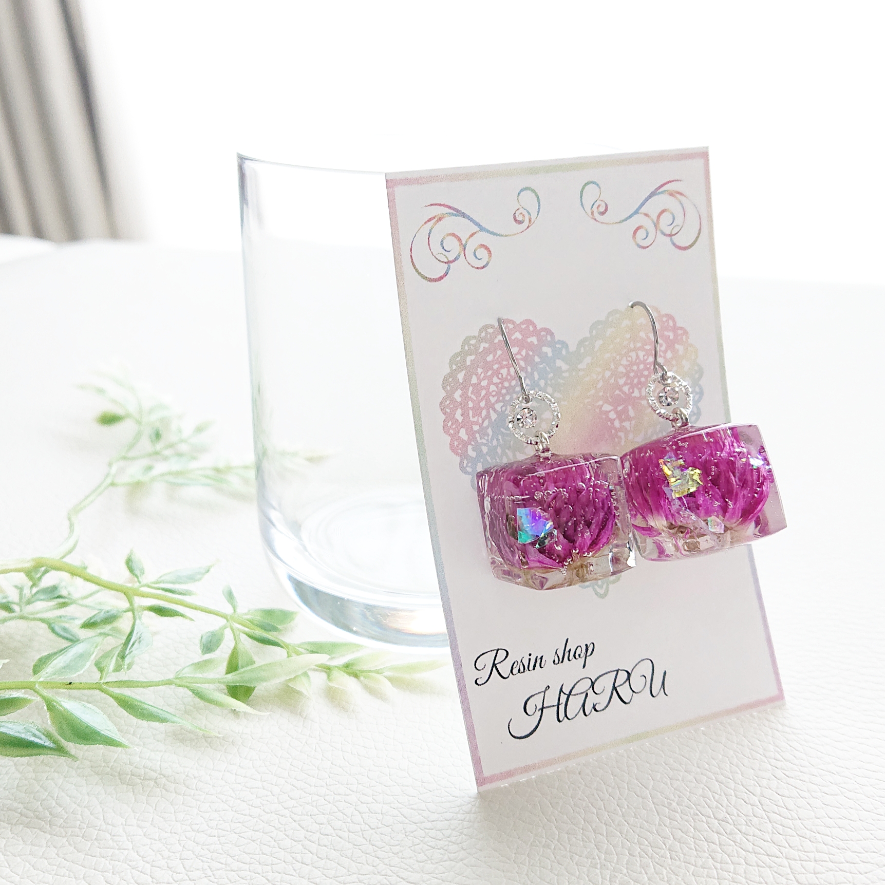 フリージングフラワー。.*・°キューブ型レジンピアス・イヤリングの画像3