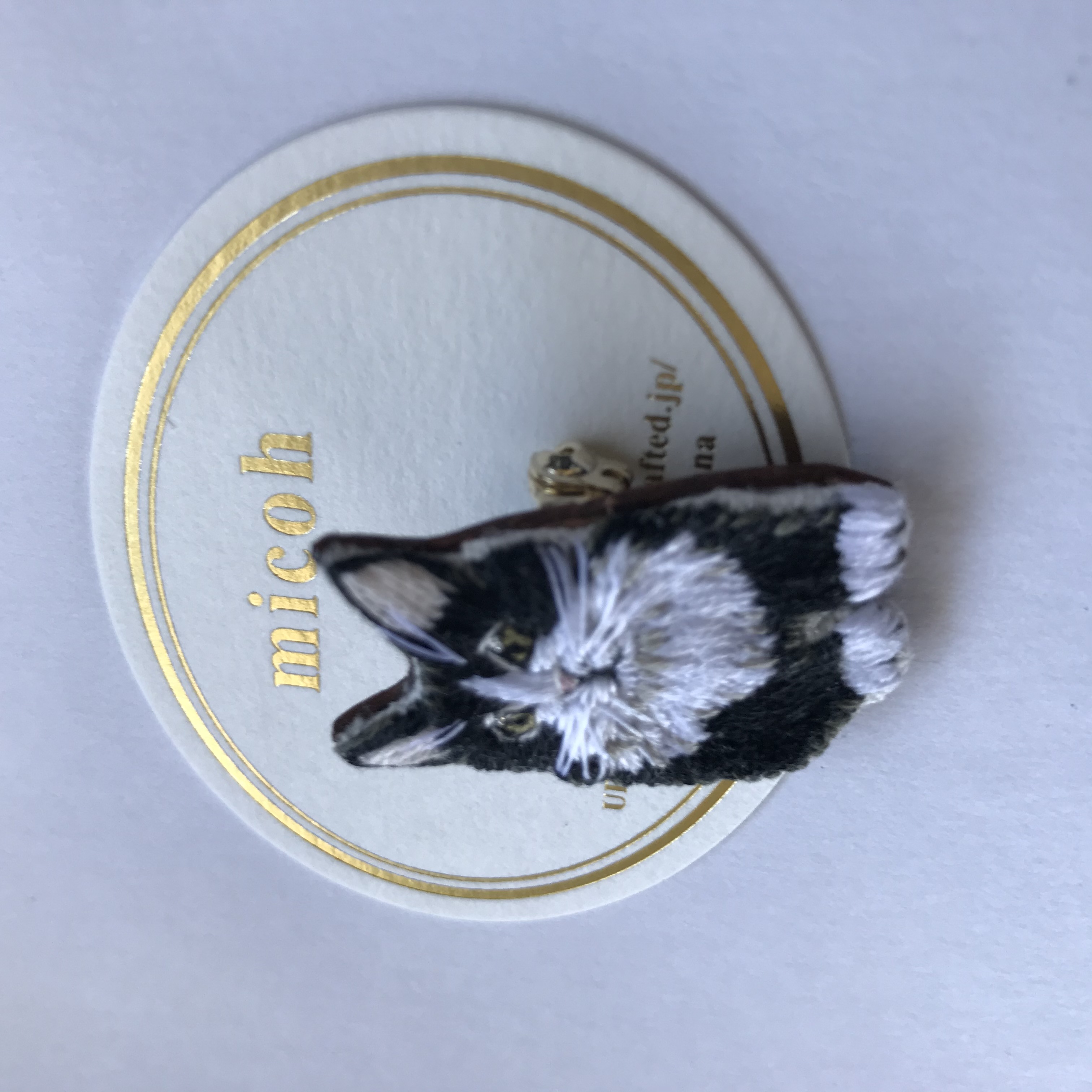 キャット　ミニブローチ(白黒ハチワレ)の画像2