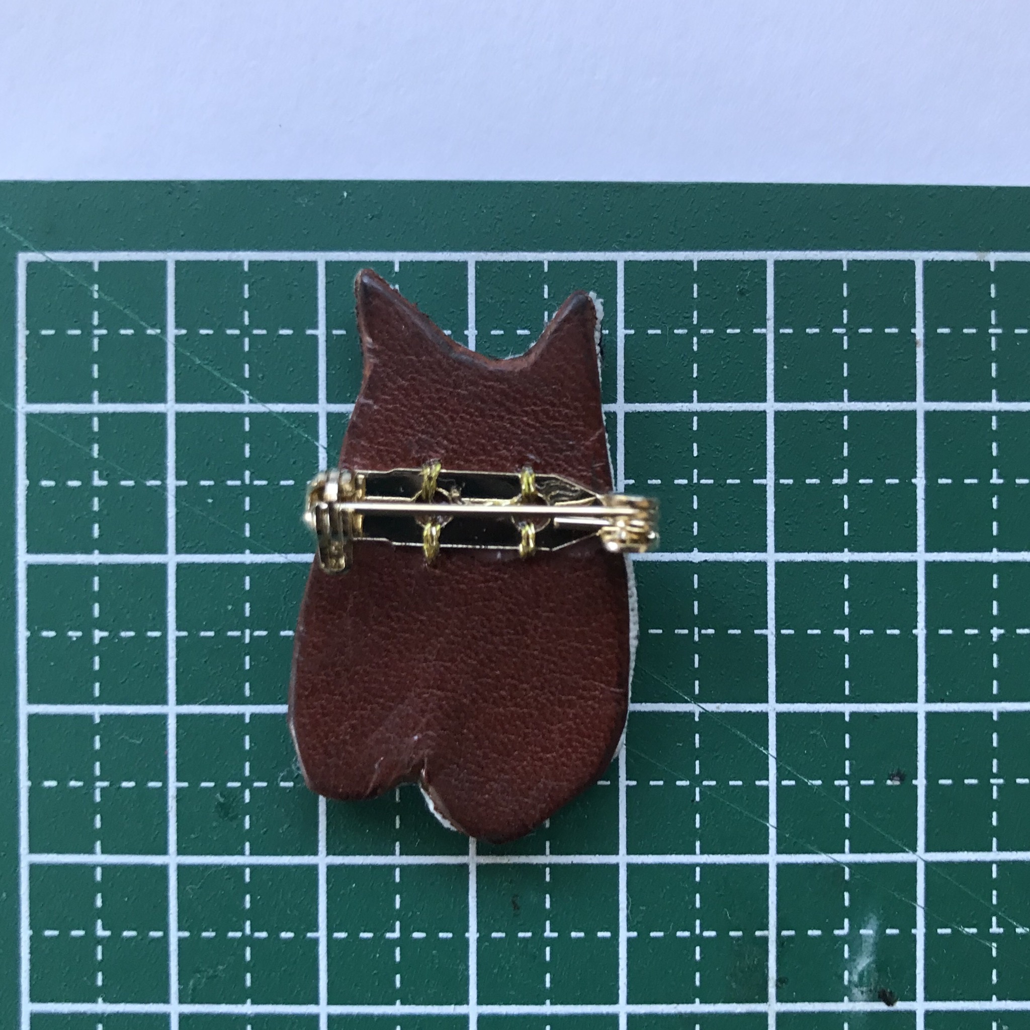 キャット　ミニブローチ(白黒ハチワレ)の画像3