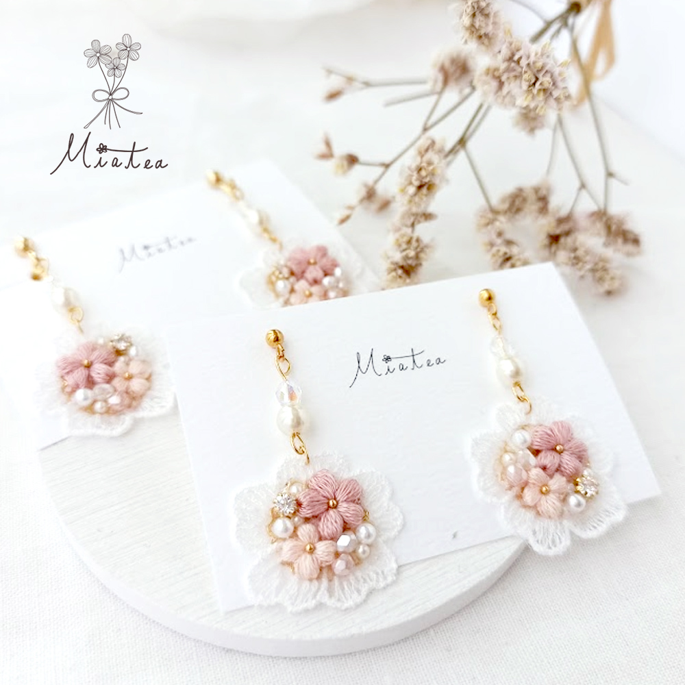 ゆらゆらレースのお花ビジュー「プラム」＊刺繍糸のお花ピアス／イヤリングの画像3