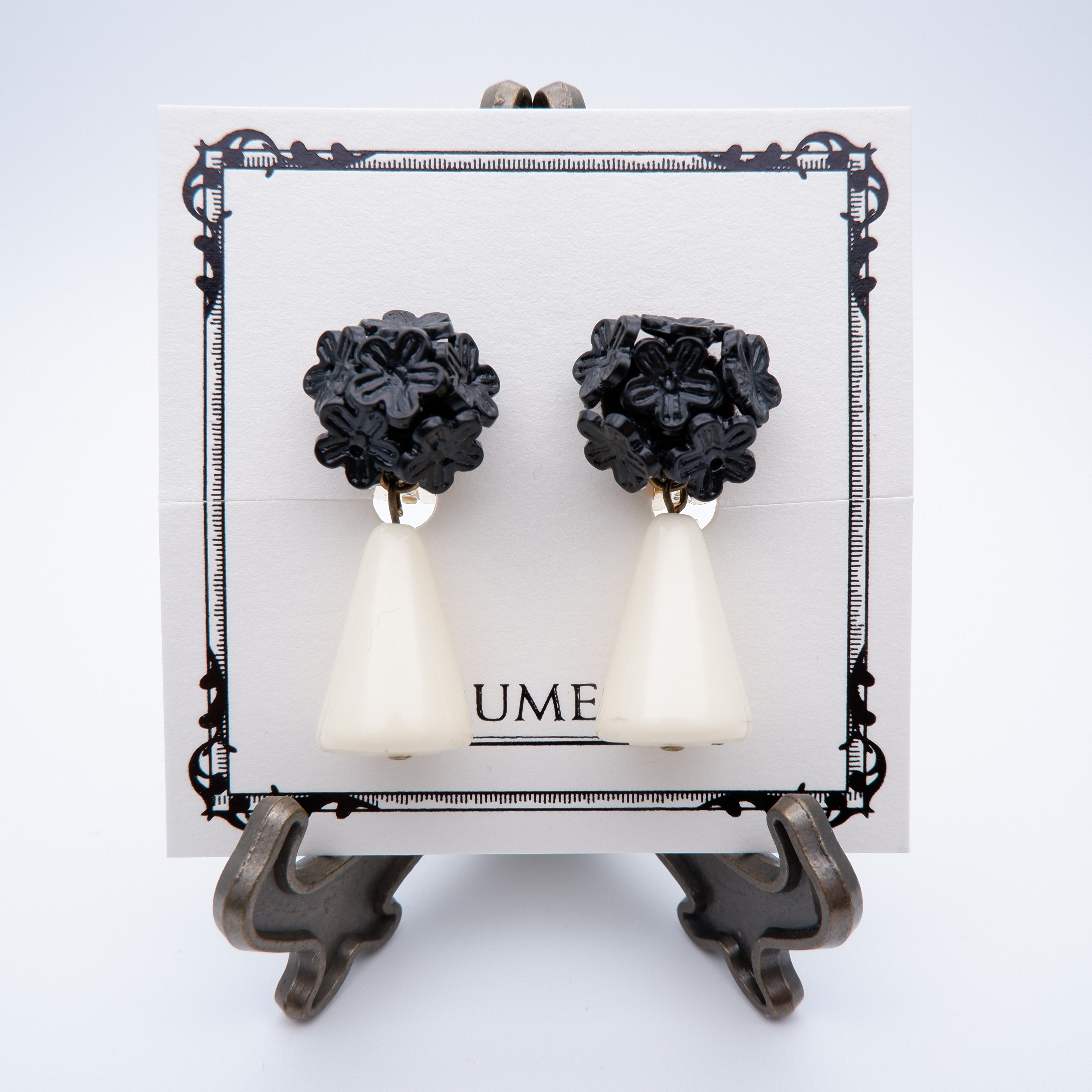  Black Bouquet Pierced Earrings / Ear Clipsの画像5
