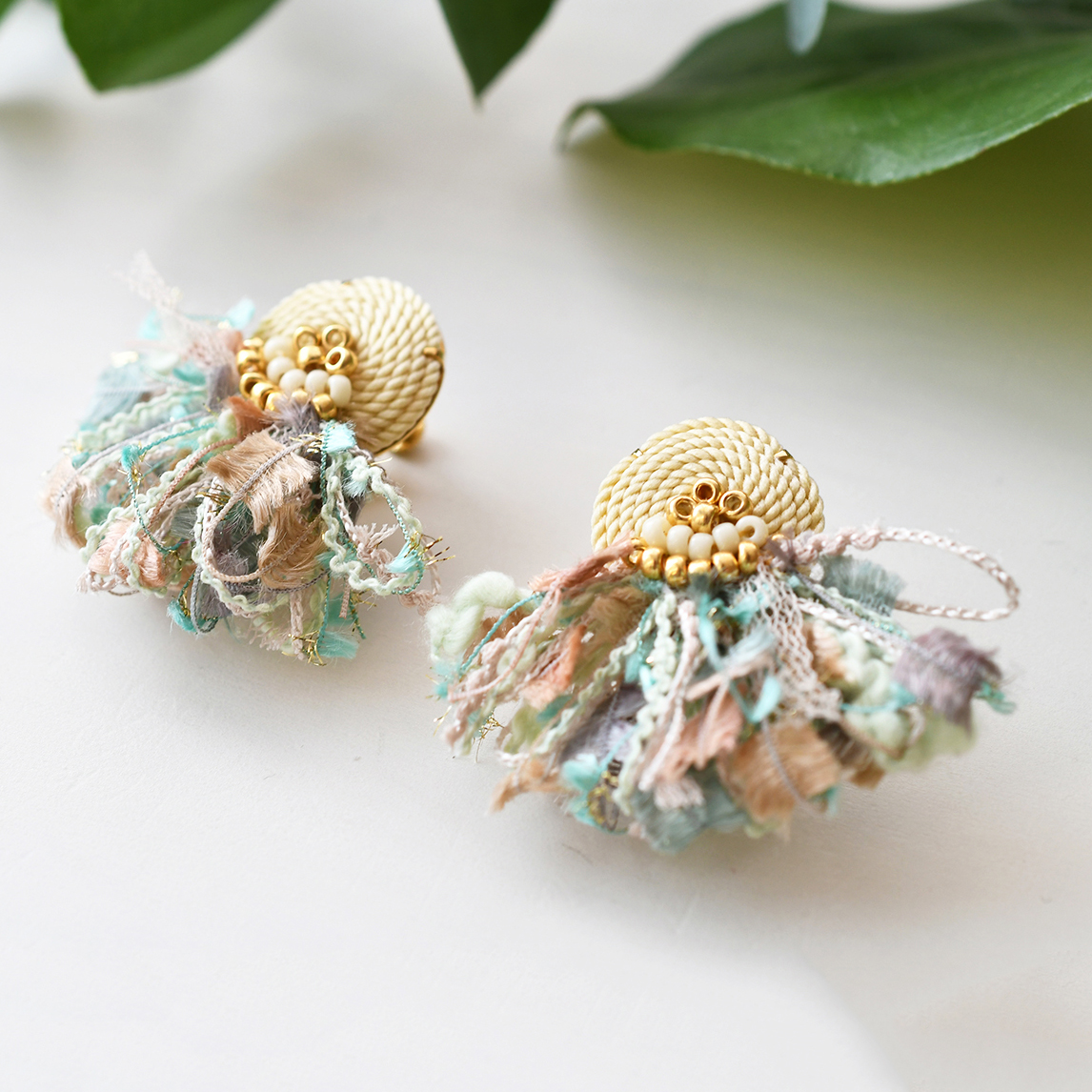 コードモチーフタッセルピアス・イヤリング/ピンク、クリームの画像3