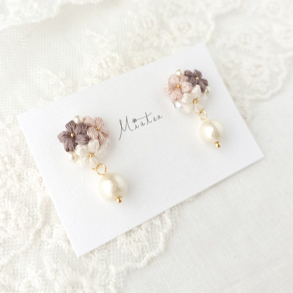 三つ花のブーケ「ラテ」＊刺繍糸のお花ピアス／イヤリングの画像2