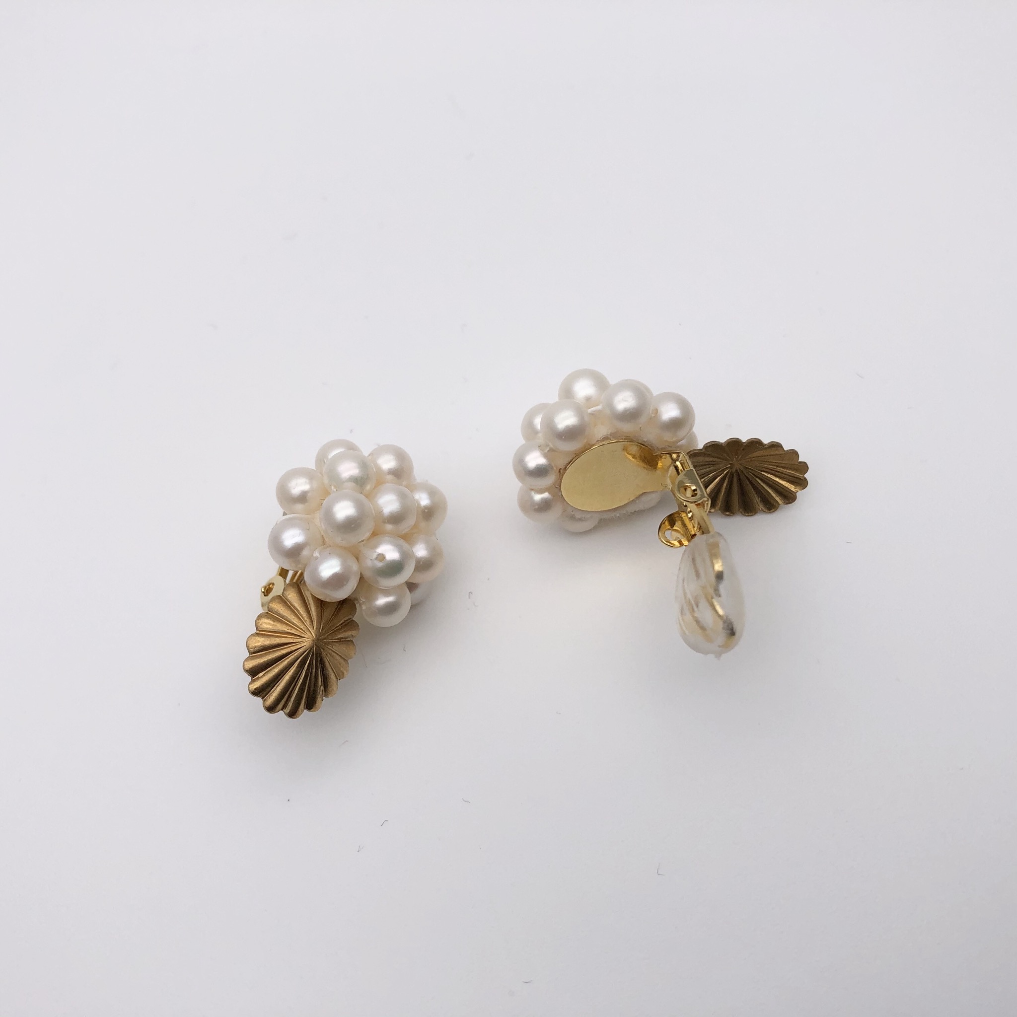 Pearl and brass chrysanthemum Pierced Earrings / Ear Clipsの画像6