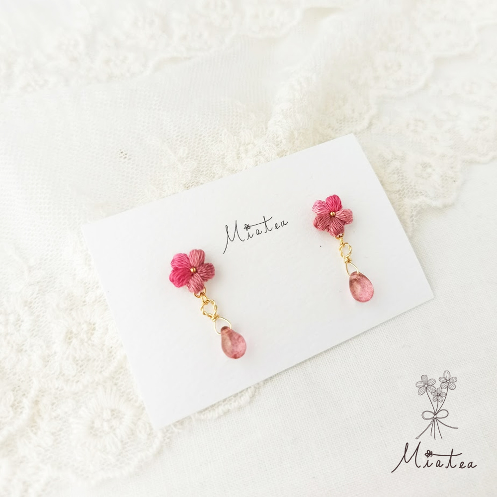 一粒花とガラスのしずく「チェリッシュ」＊刺繍糸のお花のピアス・イヤリングの画像2