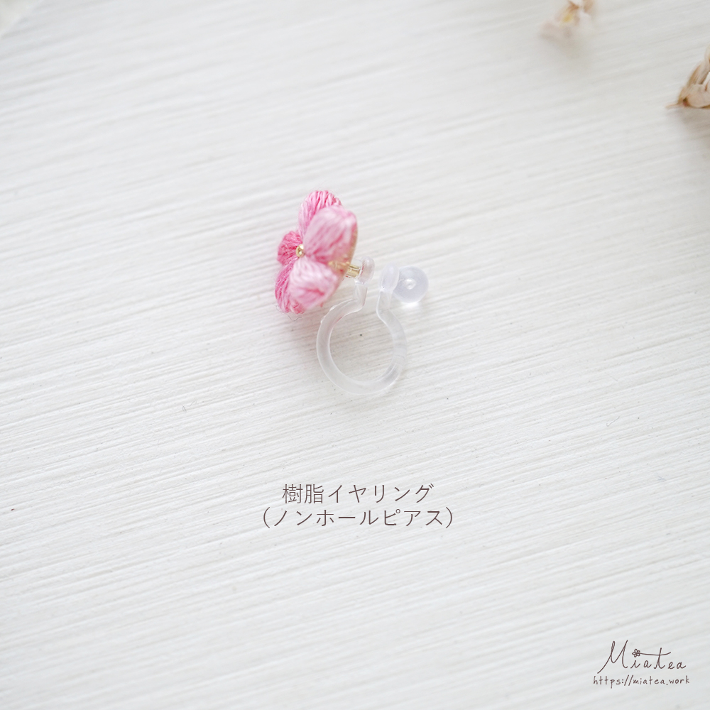 一粒花とガラスのしずく「チェリッシュ」＊刺繍糸のお花のピアス・イヤリングの画像4