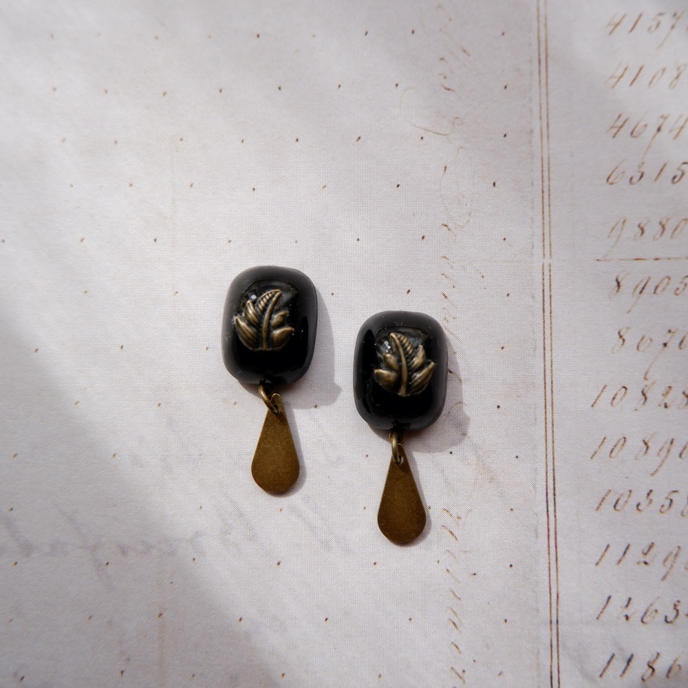 Leaf Pierced Earrings / Ear Clips (black)の画像2