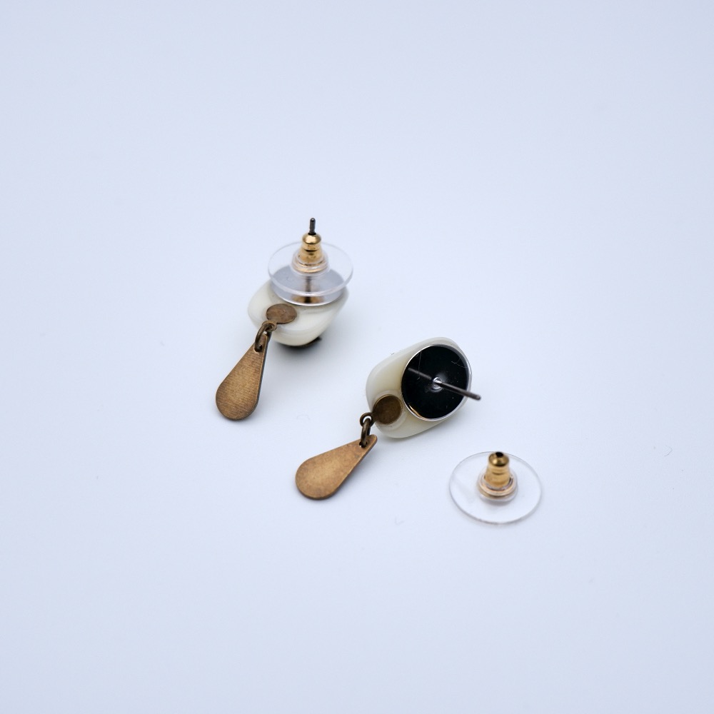 Leaf Pierced Earrings / Ear Clips (black)の画像4